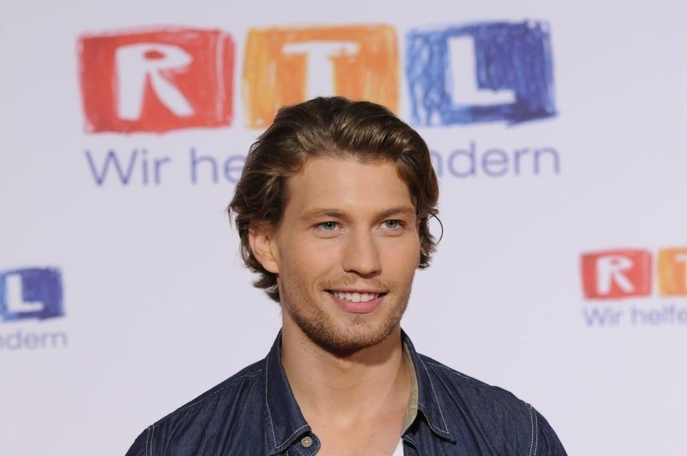 Ex-GZSZ-Star Raúl Richter erhitzt mit einem heißen Foto aus der Hoteldusche gerade die Gemüter im Netz. Auch viele Fans finden seinen Schnappschuss eher 