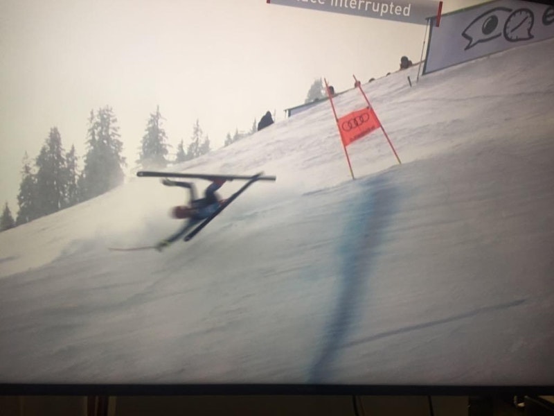 Alexander Köll (SWE) stürzt in Kitzbühel schwer