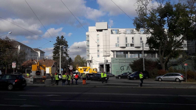 Drei Männer wurden bei dem Unfall verletzt.