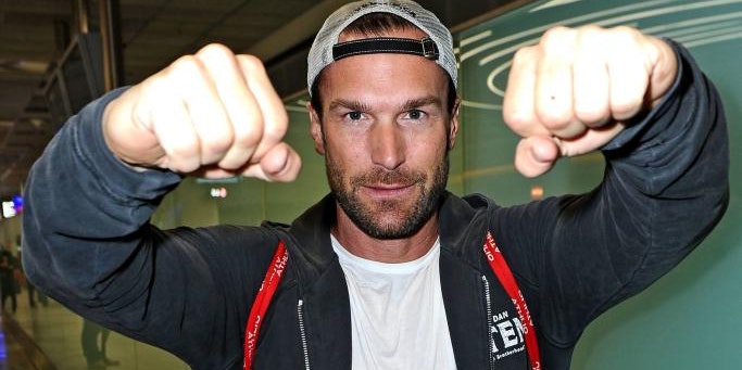 Bastian Yotta in kämpferischer Pose