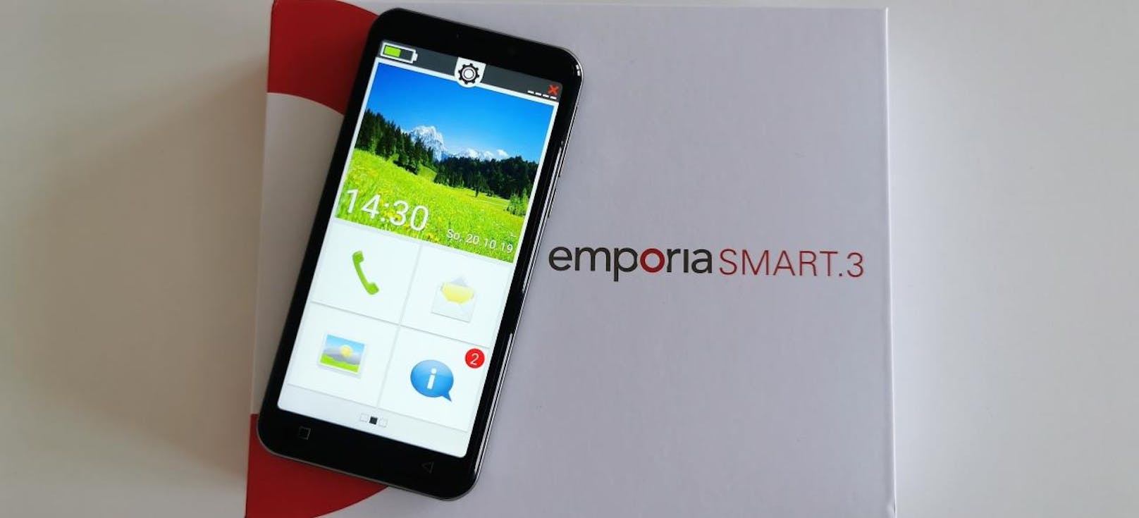 Das Emporia Smart 3 bedient sich so einfach wie möglich, bietet aber gleichzeitig so viele Funktionen, dass es in weiten Teilen als Standard-Smartphone durchgeht.