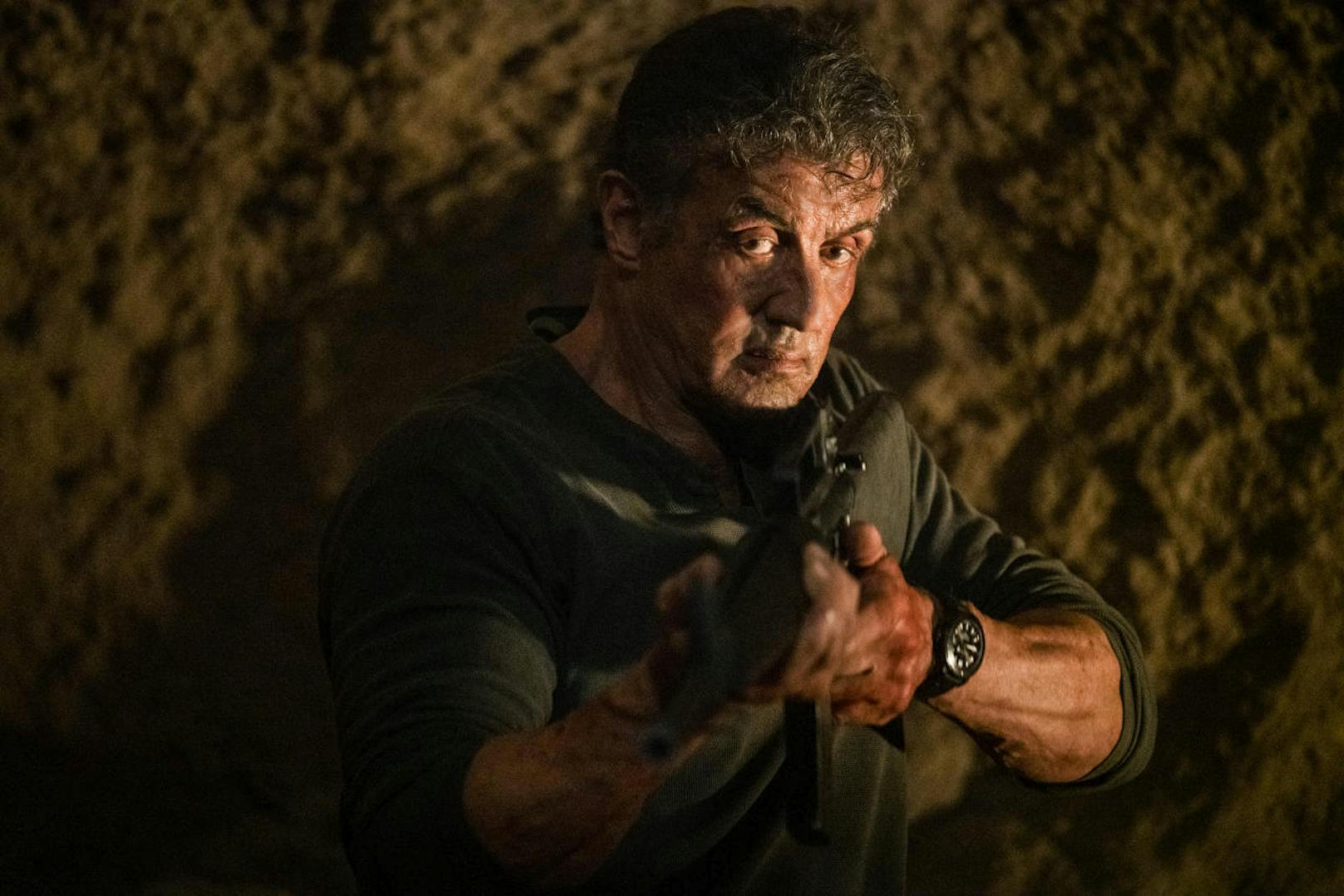 John Rambo (Sylvester Stallone) weiß, wie man Feinde überwältigt.