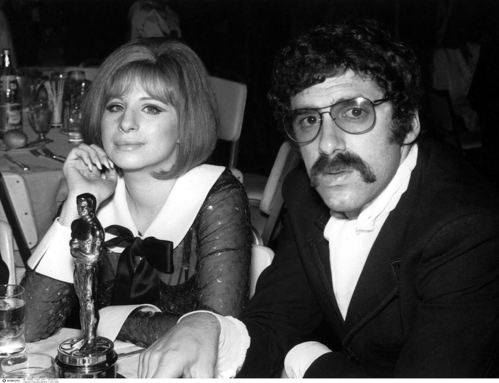 Streisand, Barbra, US Schauspielerin, Regisseurin und Sängerin, mit Ehemann Elliott Gould, bei Filmpreisverleihung, Oscar für beste Hauptrolle im Film, "Funny Girl"", 1968