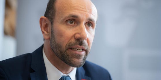 Anfang Februar wurde der Salzburger Polizeipräsident Franz Ruf zum Projektleiter der Reform des Bundesamtes für Verfassungsschutz und Terrorismusbekämpfung (BVT) ernannt.