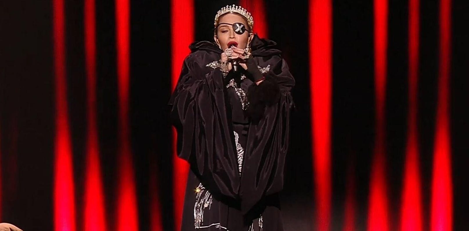 19.05.2019: Kurz nach Mitternacht tritt Madonna beim Song-Contest-Finale in Tel Aviv auf. Ihre beiden Songs "Like a Prayer" und "Future" verpfuscht sie total. Kaum ein Ton sitzt, die Queen of Pop wird im Netz durch den Kakao gezogen <a href="https://www.heute.at/szene/musik/story/Madonna-Song-Contest-ESC--59636468">Mehr dazu gibt's hier</a>
