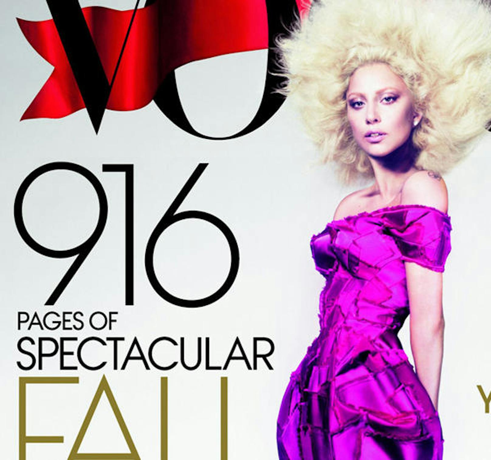 Auf ihrem ersten "Vogue" Cover 2012 war sie mit blondem Afro und pinkem Make-Up zu sehen. Mehr Gemälde als Foto.