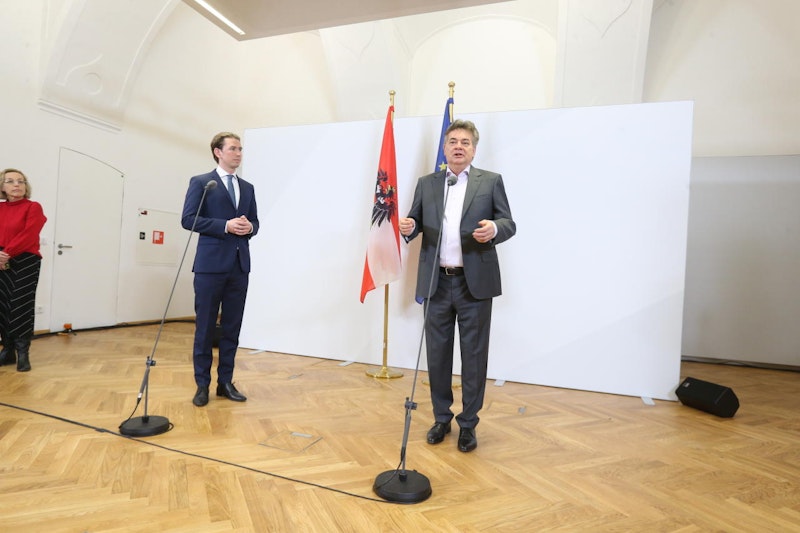 Am Mittwochabend traten Sebastian Kurz und Werner Kogler (am Wort) vor die Presse.