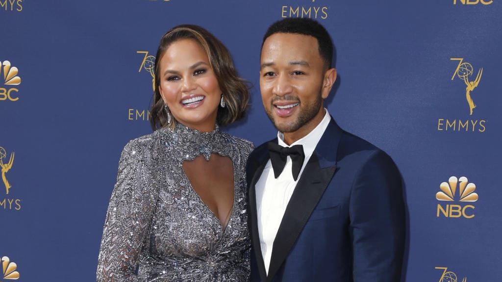 Chrissy Teigen und John Legend bei den Emmys 2018.