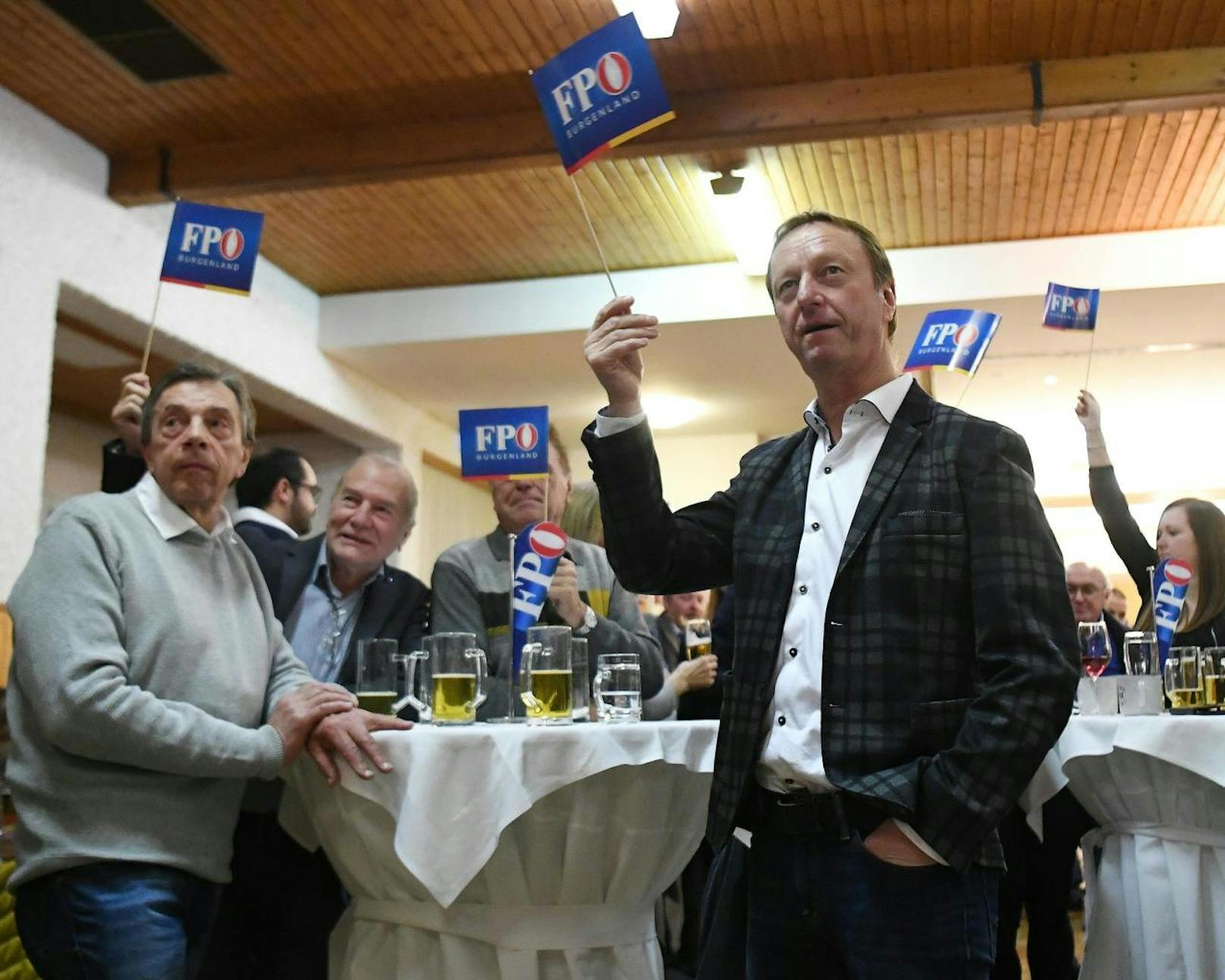 Der burgenländische FPÖ-Landesparteiobmann Johann Tschürtz beim Wahlkampffinale in Loipersbach. 