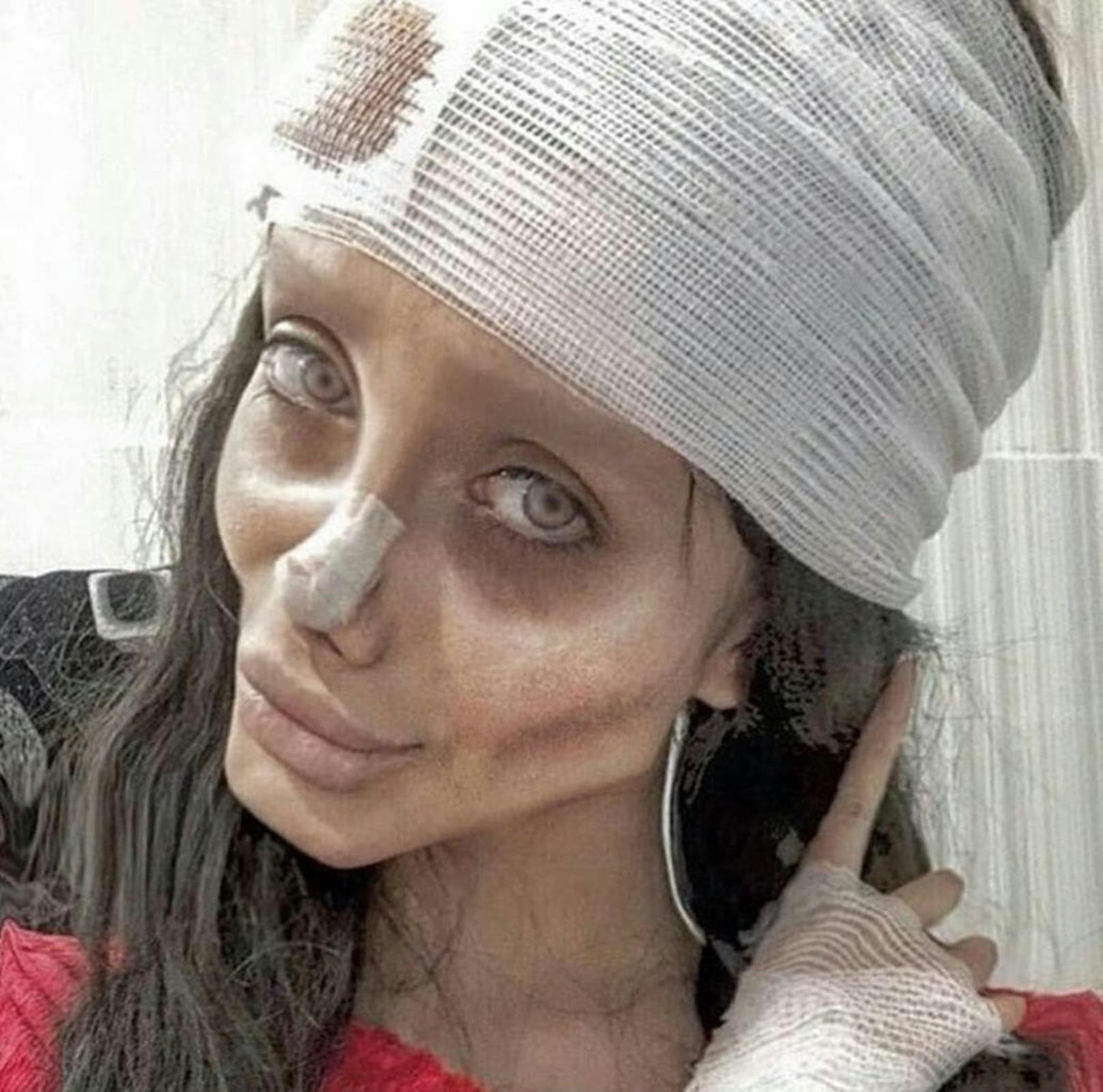 17.04.2020: Instagram-Star <strong>Sahar Tabar</strong>, auch bekannt als "Zombie Angelina Jolie", ist im Gefängnis in Teheran (Iran) positiv auf Covid-19 getestet worden.