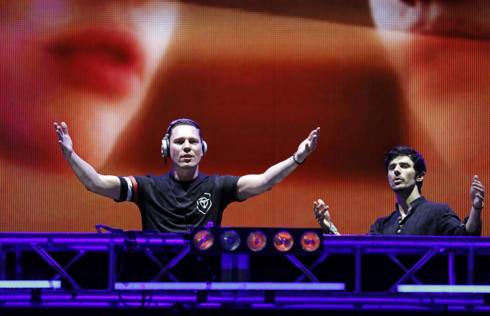 DJ Tiësto (li.) am 27. März 2015 beim Ultra Music Festival in Miami