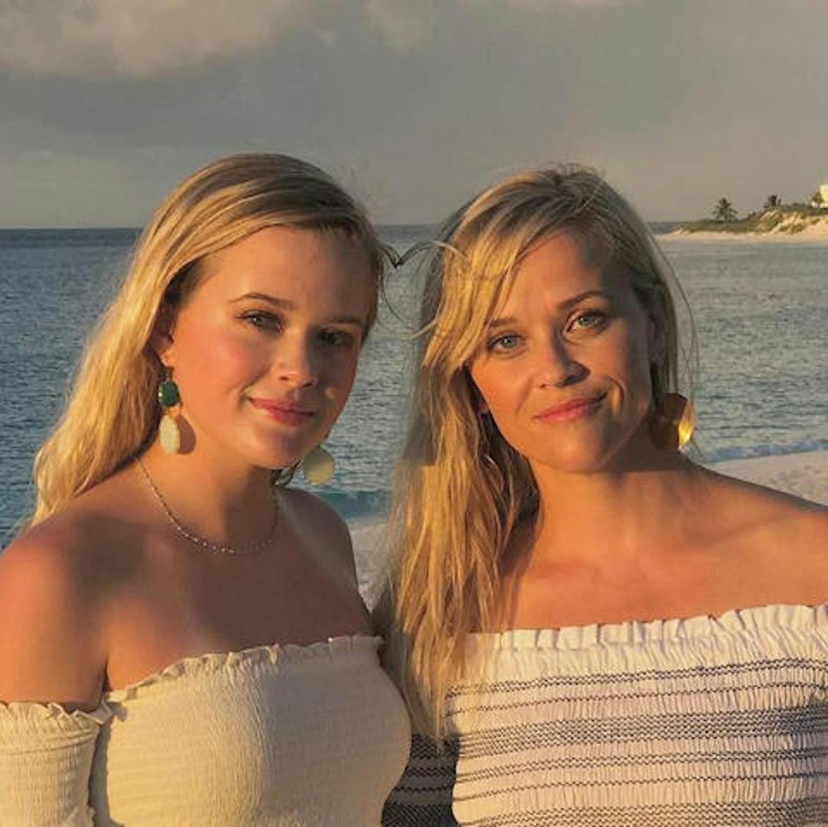 23.03.2019: Reese Witherspoons Tochter Ava Phillippe (19) gratulierte mit diesem Foto ihrer Mama zum B-Day. Fans finden, dass sich die beiden zum Verwechseln ähnlich sehen.