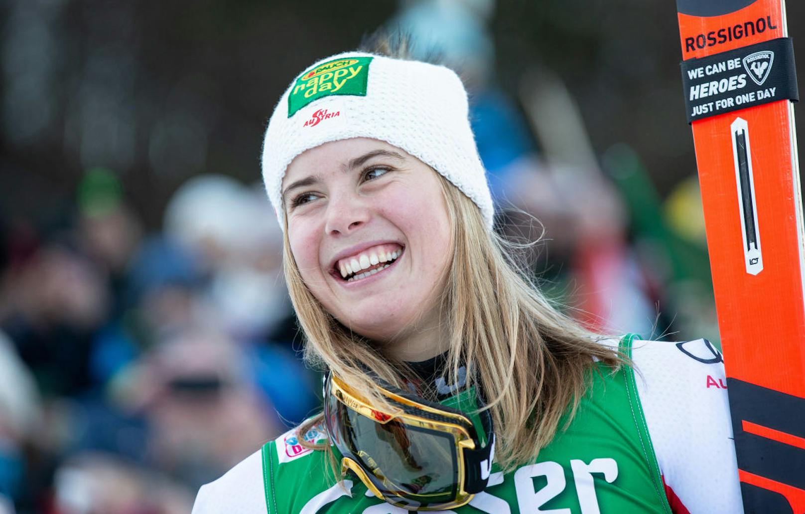 Katharina Liensberger fährt beim Riesentorlauf in Lienz als Dritte auf das Stockerl. Der Sieg geht mit 1,36 Sekunden Respektabstand an Mikaela Shiffrin (USA).