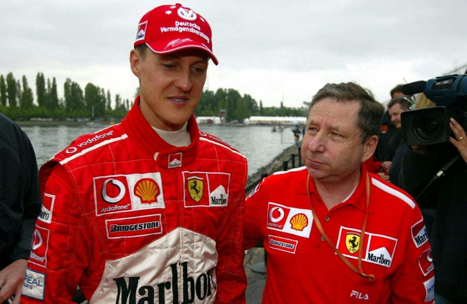 <b>Michael Schumacher</b> (l.) ist Rekordweltmeister. Seine <b>sieben Titel</b>: 1994, 1995, 2000-2004.