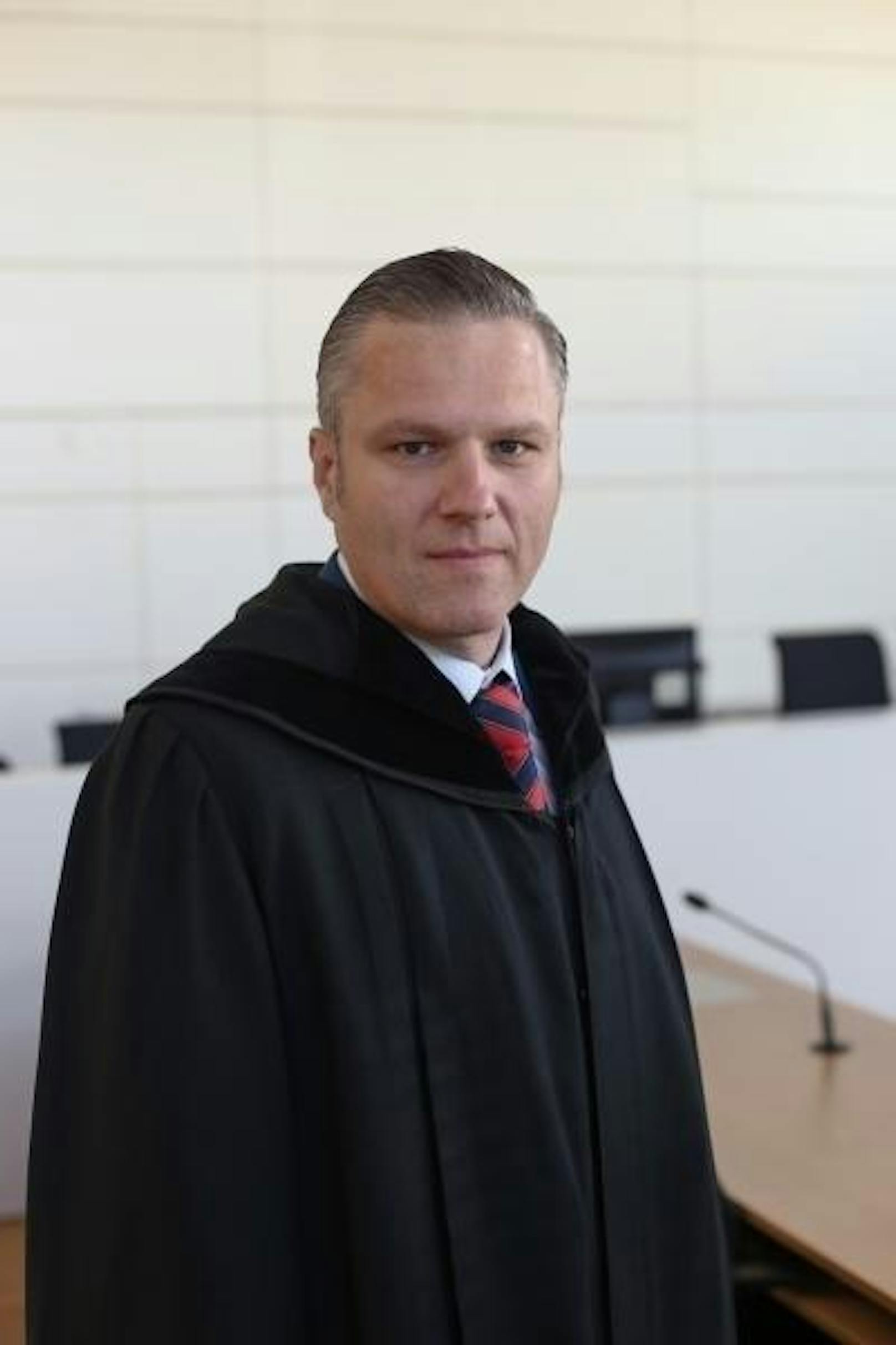 Manfred Arbacher-Stöger verteidigt vor Gericht den Täter.