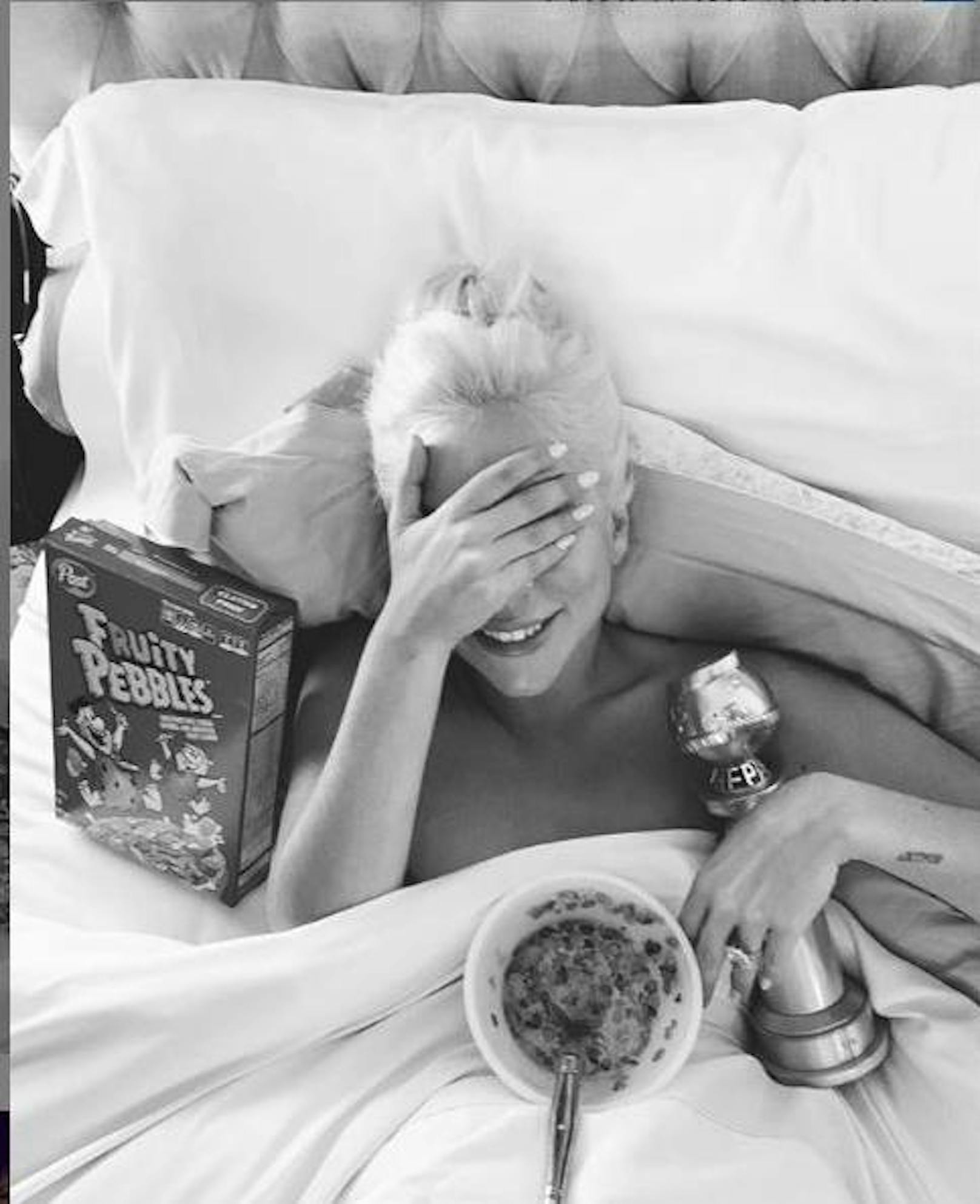 07.01.2019: Frühstück für Champions. Lady Gaga feiert ihren Golden Globe standesgemäß mit einer Schüssel Fruity Pebbles im Bett.