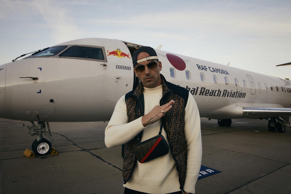 RAF Camora vor dem Zenit Jet.