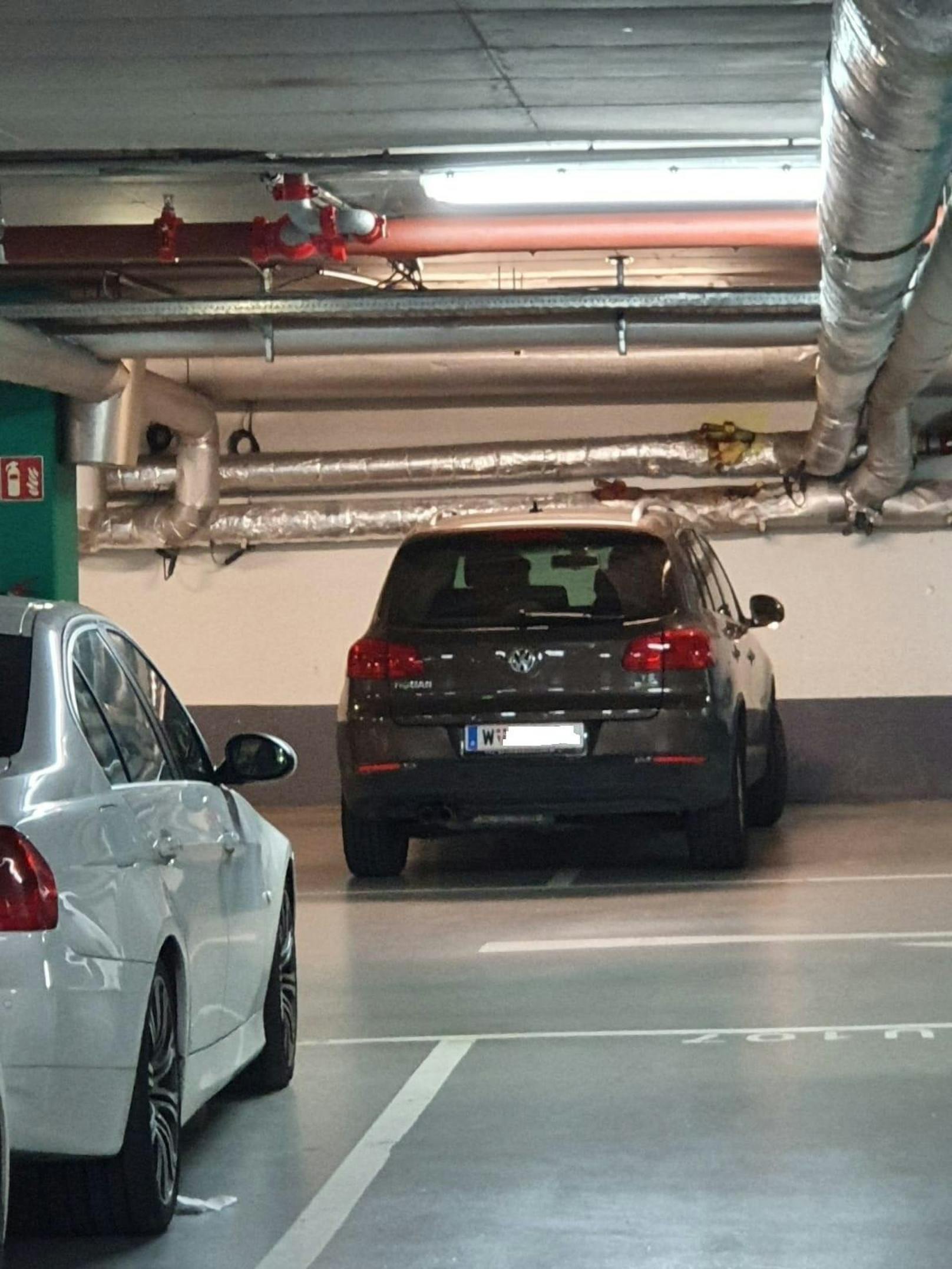 Es kommt immer öfters vor, dass Autos auf zwei Parkplätzen abgestellt werden.