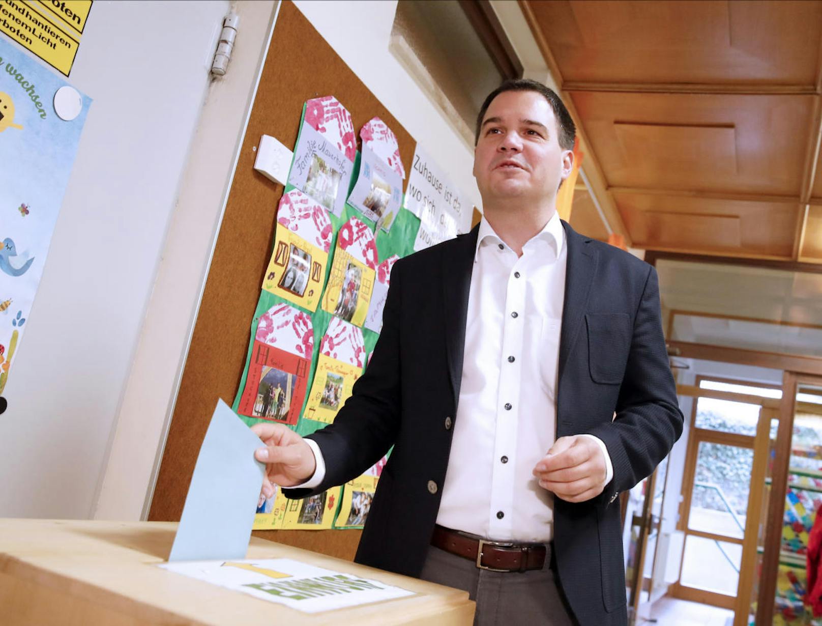 SPÖ-Spitzenkandidat und Landeshauptmann-Stellvertreter Michael Schickhofer wählte in Anger im Bezirk Weiz. 