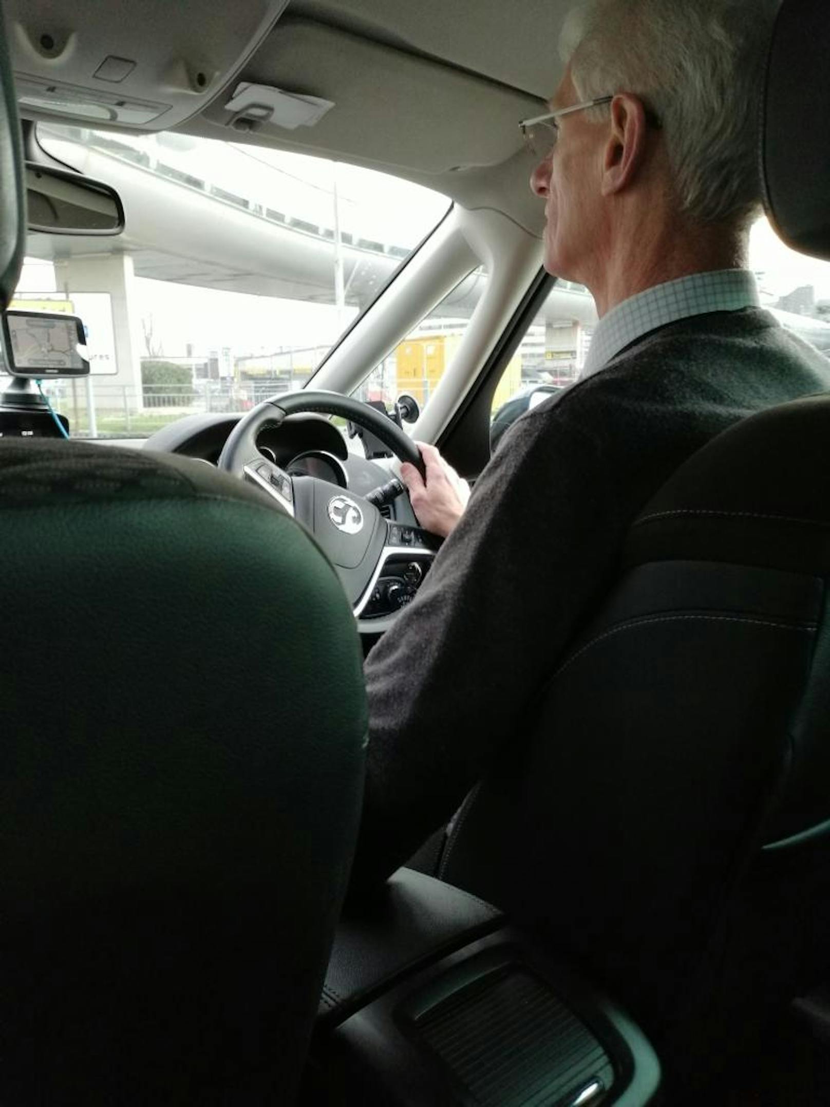 Taxi-Fahrer Paul, nicht zu verwechseln mit Arsene Wenger