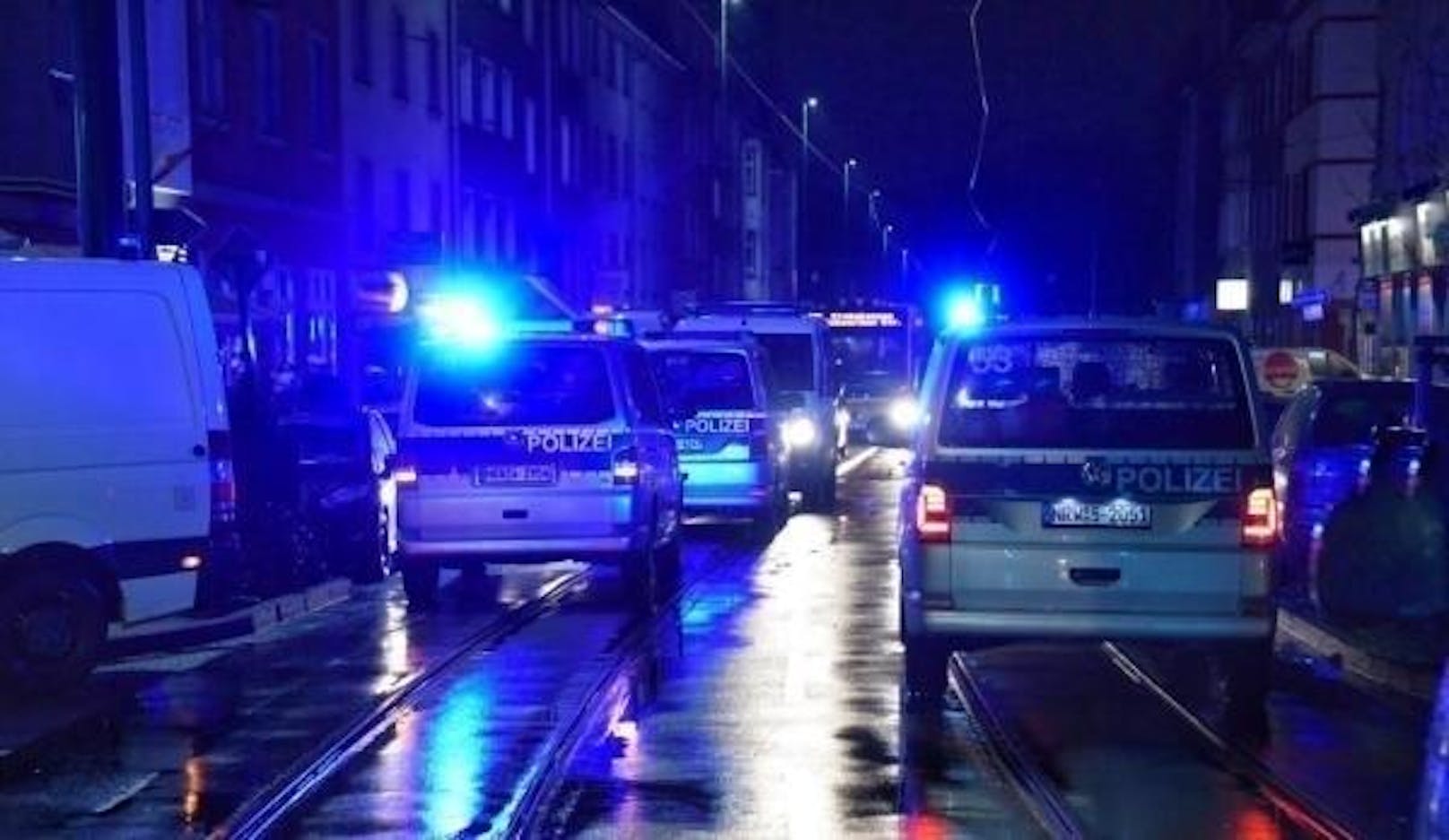 Im Ruhrgebiet führte die Polizei am Samstagabend eine Großrazzia durch.