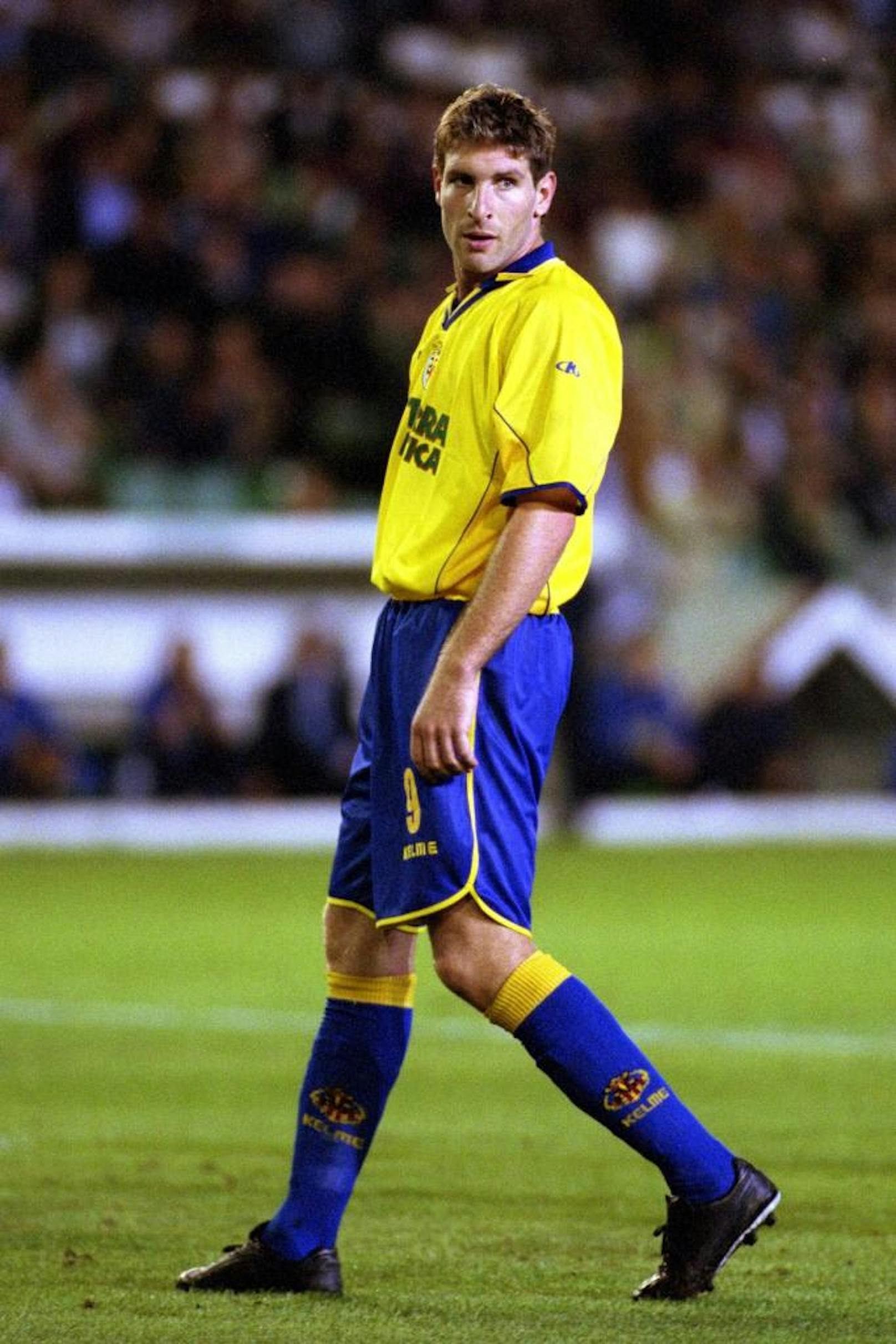 Villarreal-Spieler Martin Palermo sprang 2002 beim Torjubel auf eine Mauer. Die Mauer brach ein, der Argentinier zog sich einen Schien- und Wadenbeinbruch zu. 
