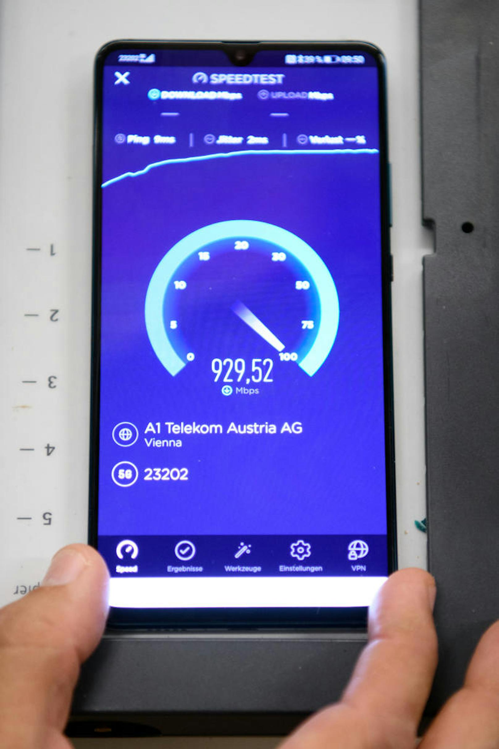 Einmal fertig ausgebaut - was generell in Österreich noch bis mindestens 2025 dauern wird - sollen theoretische Geschwindigkeiten bis zu 10 Gbit/s und Latenzzeiten bis zu einer Millisekunde ermöglicht werden.