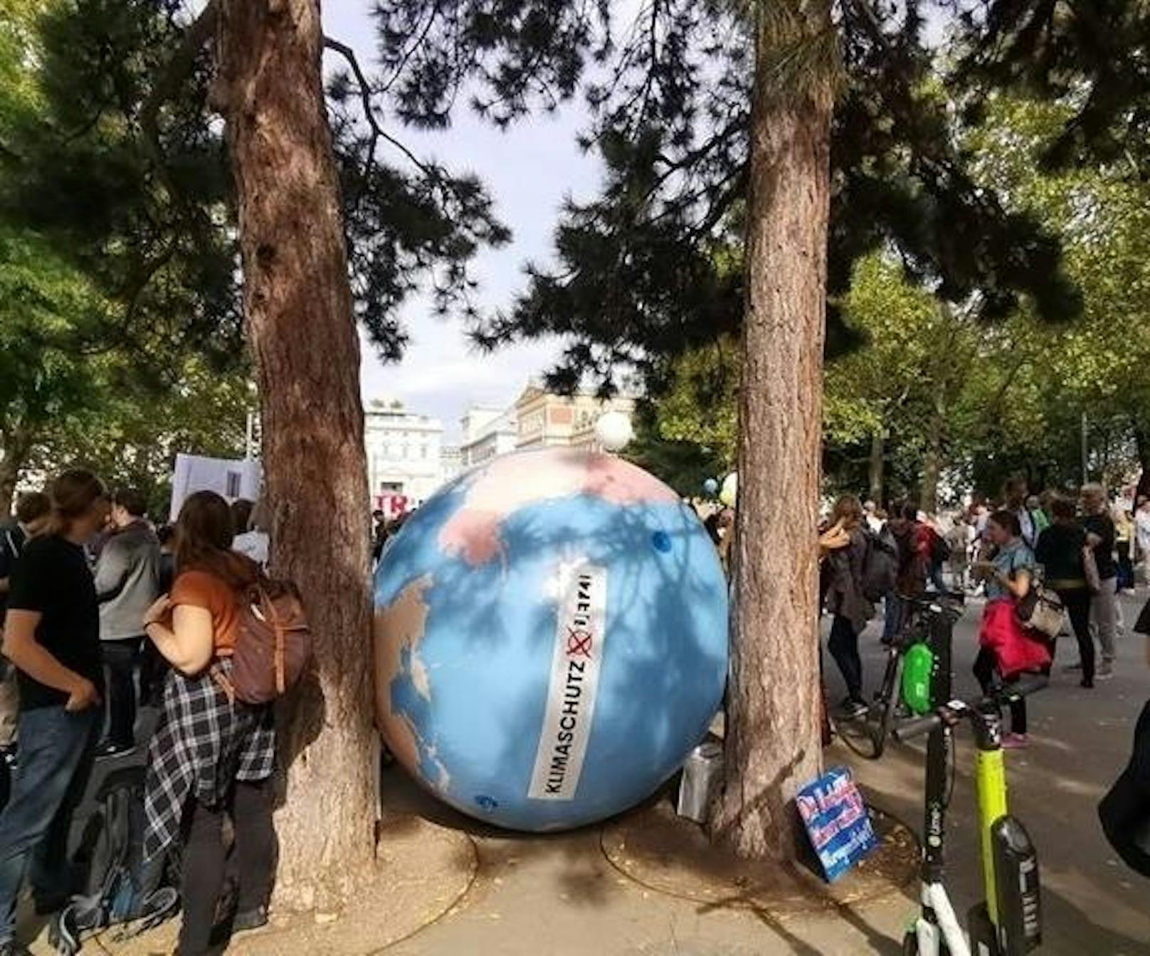 Impressionen der "Earth-Strike" Klima-Demo in Wien.