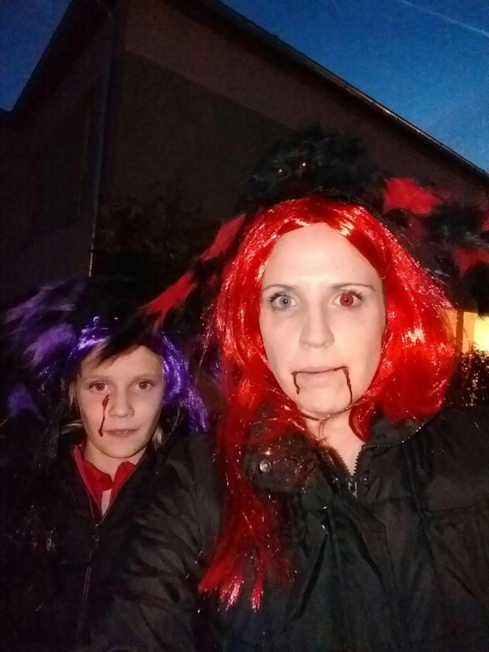 Spinnen und Blut sind immer gern gesehen zu Halloween.