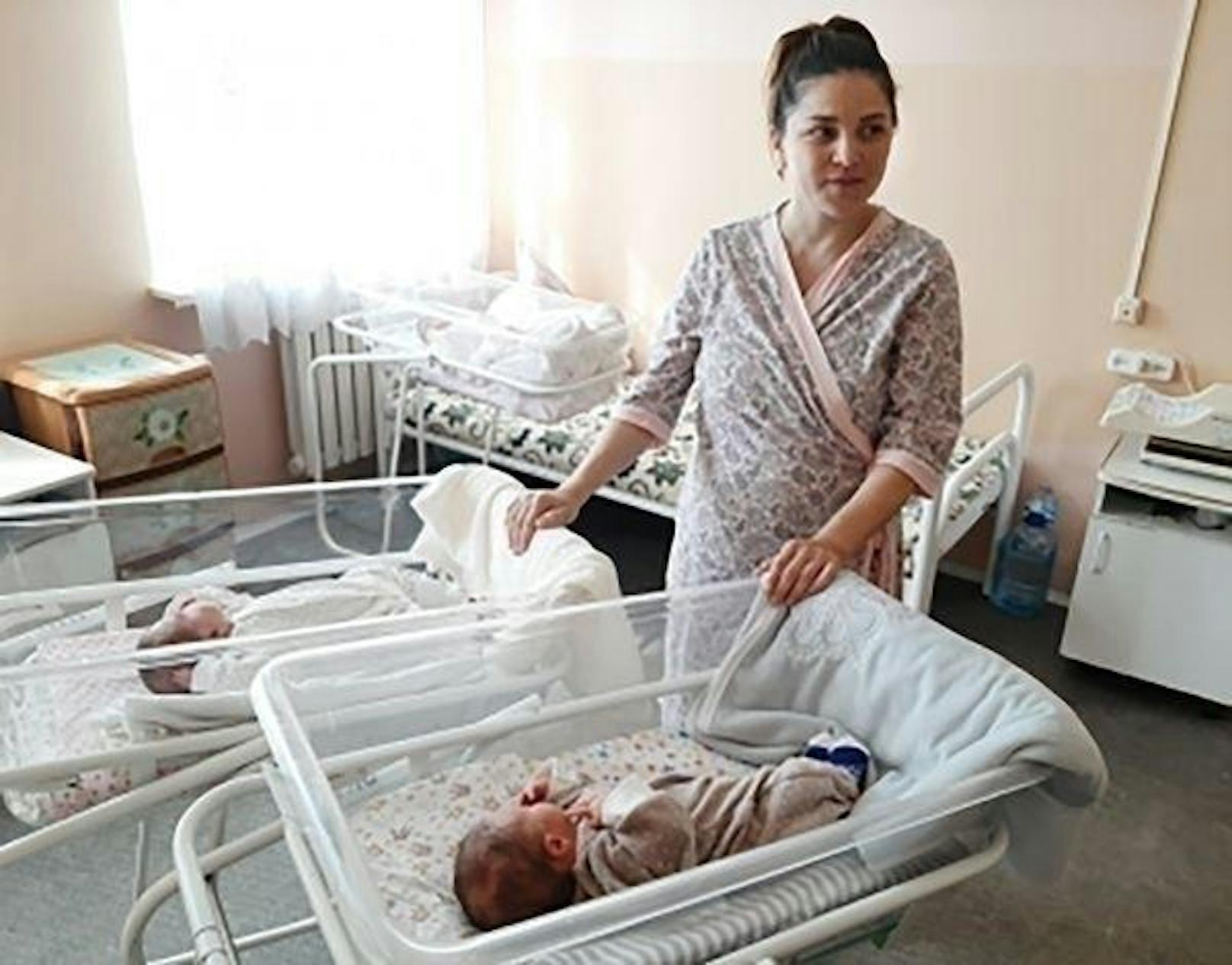 Mutter Liliya Konovalova hat die beiden nämlich im Abstand von rund 11 Wochen geboren, was nur äußerst selten vorkommt.