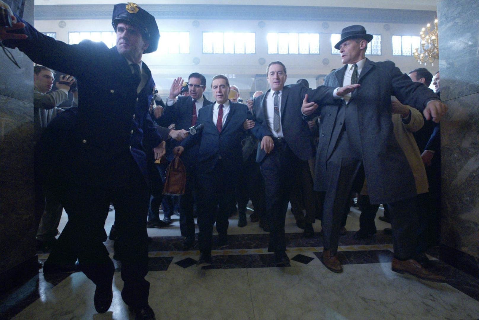 Ray Ramano (als Bill Bufalino), Al Pacino (als Jimmy Hoffa), und Robert De Niro (als Frank Sheeran) in "The Irishman"