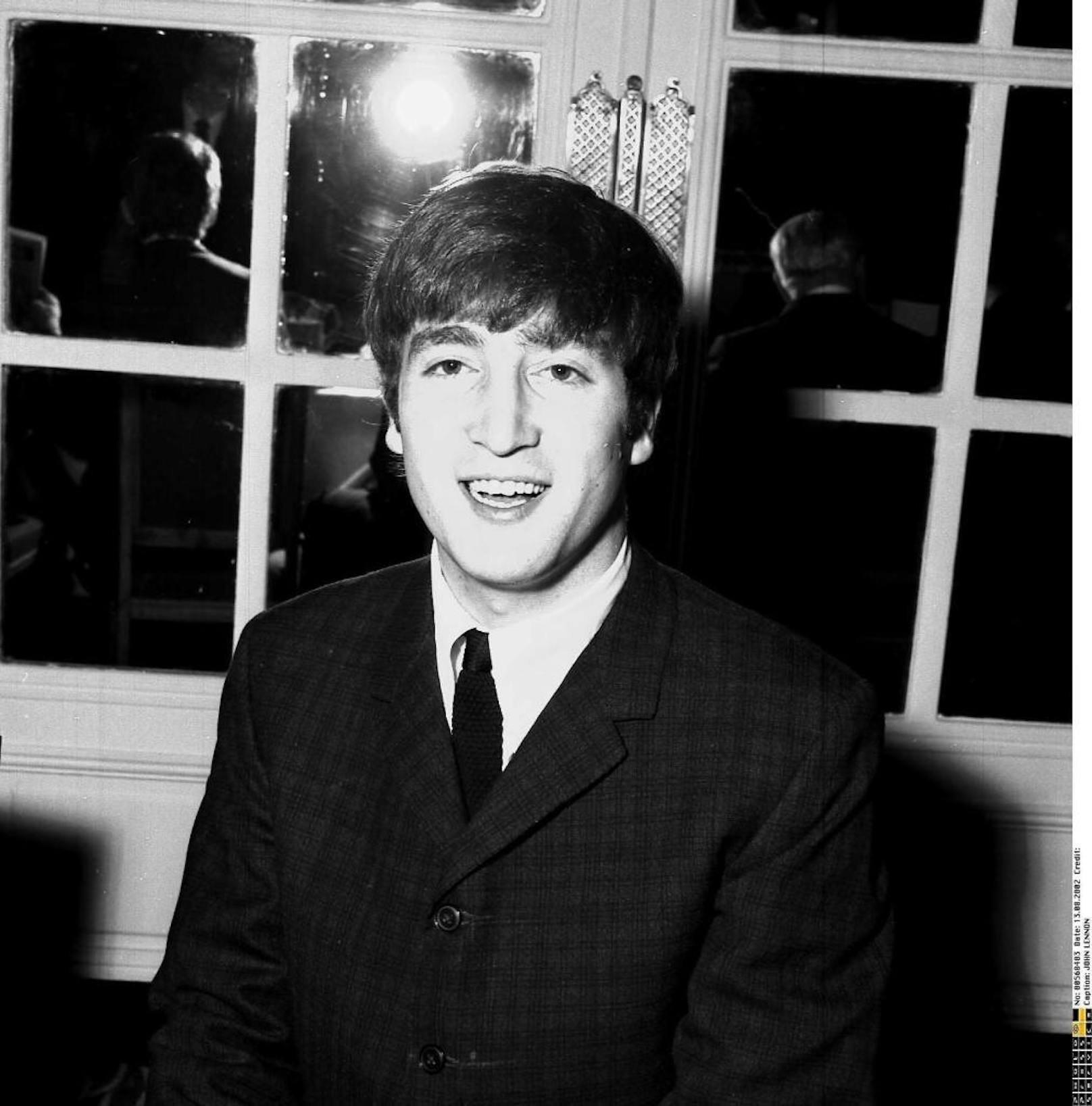 John Lennons rebellischer Geist zeigte sich schon früh. Er flog von der Schule, war Legastheniker und hyperaktiv.