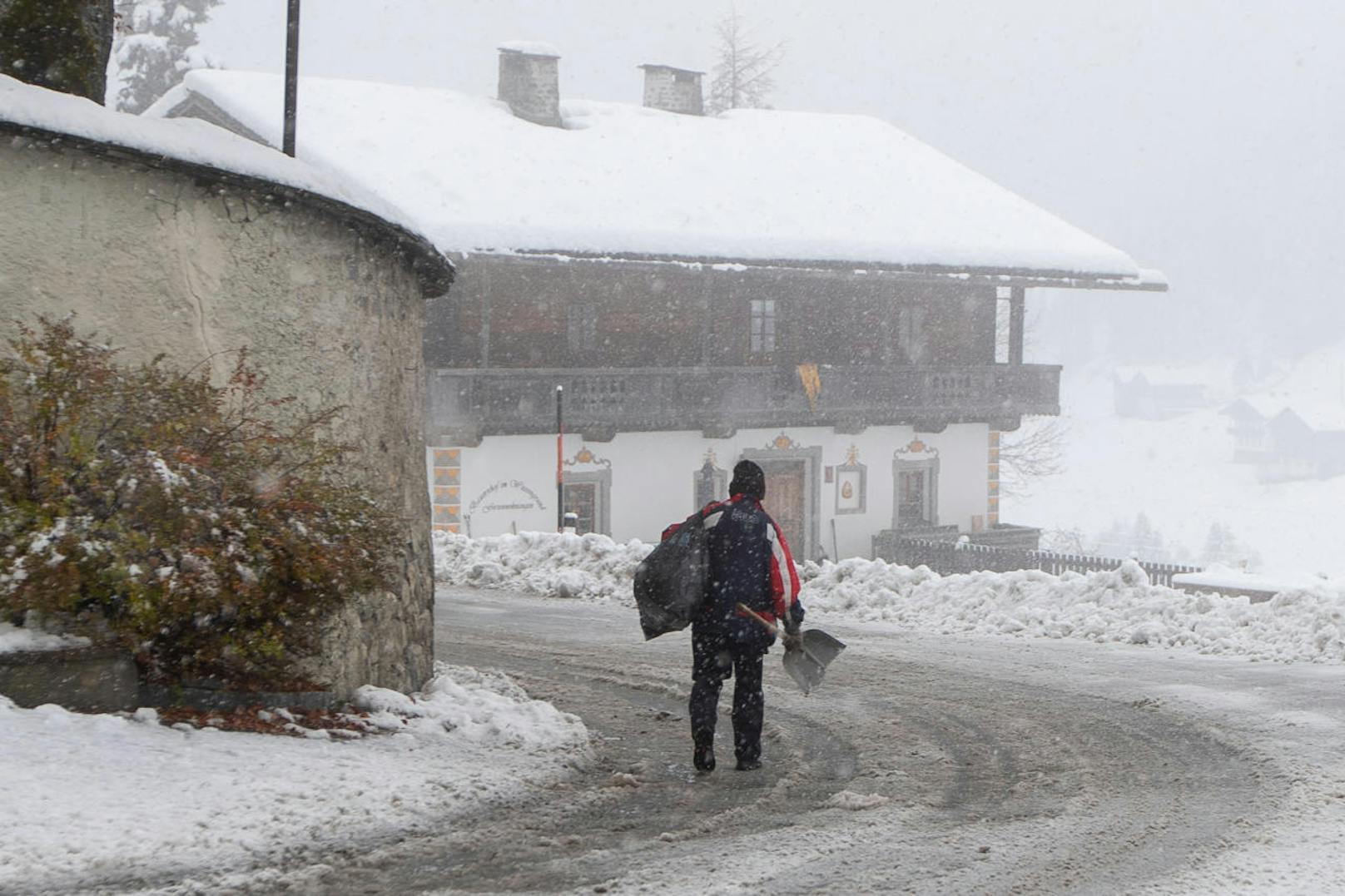 Bereits am Dienstag lagen Osttirol und Kärnten unter einer Schneedecke. Im Bild: Maria Luggau.