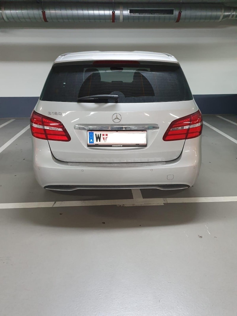 Am Montag fand Leser Stefan gleich vier falsch abgestellte Autos.