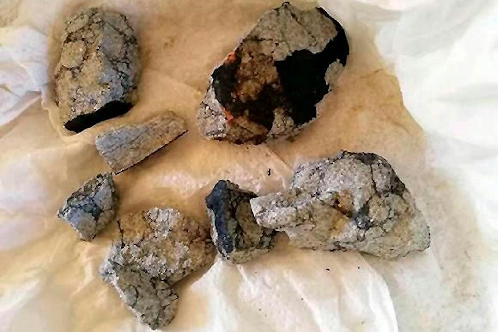 Am Himmel über Kuba explodierte am 1. Februar ein Meteorit. Diese Bilder sollen seine Überreste zeigen, die den Erdboden erreicht haben.