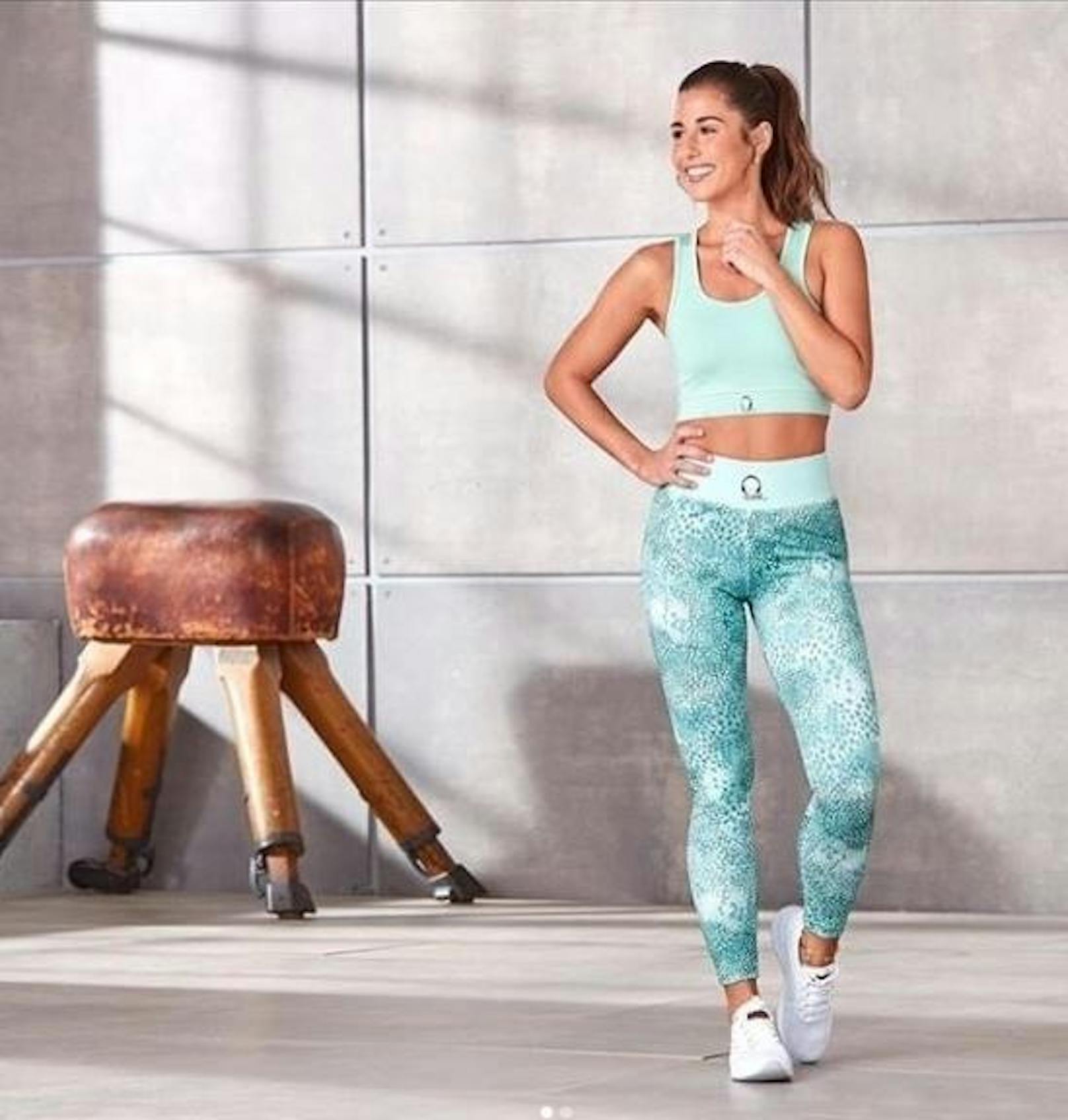 04.01.2020: Sarah Lombardi zeigt ihre erste Fitness-Kollektion, die ab sofort im Handel erhältlich ist. Sie habe sich beim Design selber mit eingebracht, erzählt die Sängerin stolz auf Instagram.