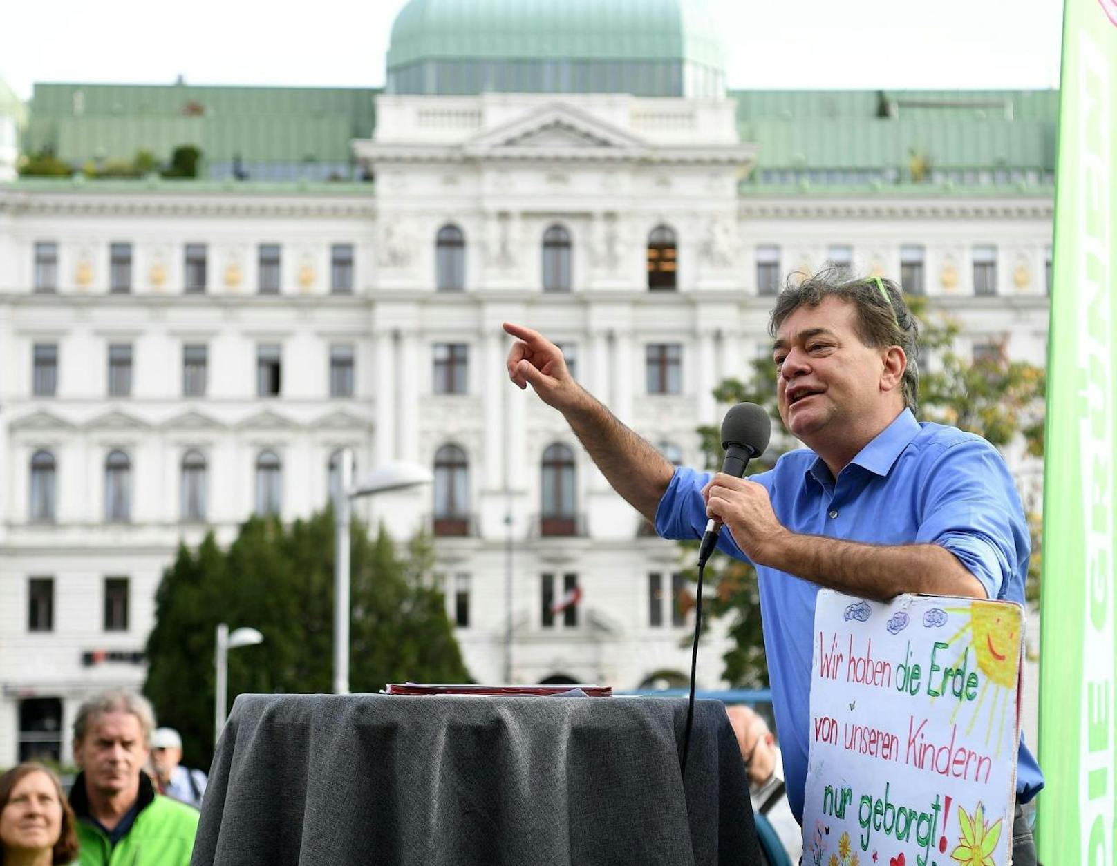 Die Grünen feierten schon am Vormittag ihren Wahlkampfabschluss im Sigmund Freud-Park.
