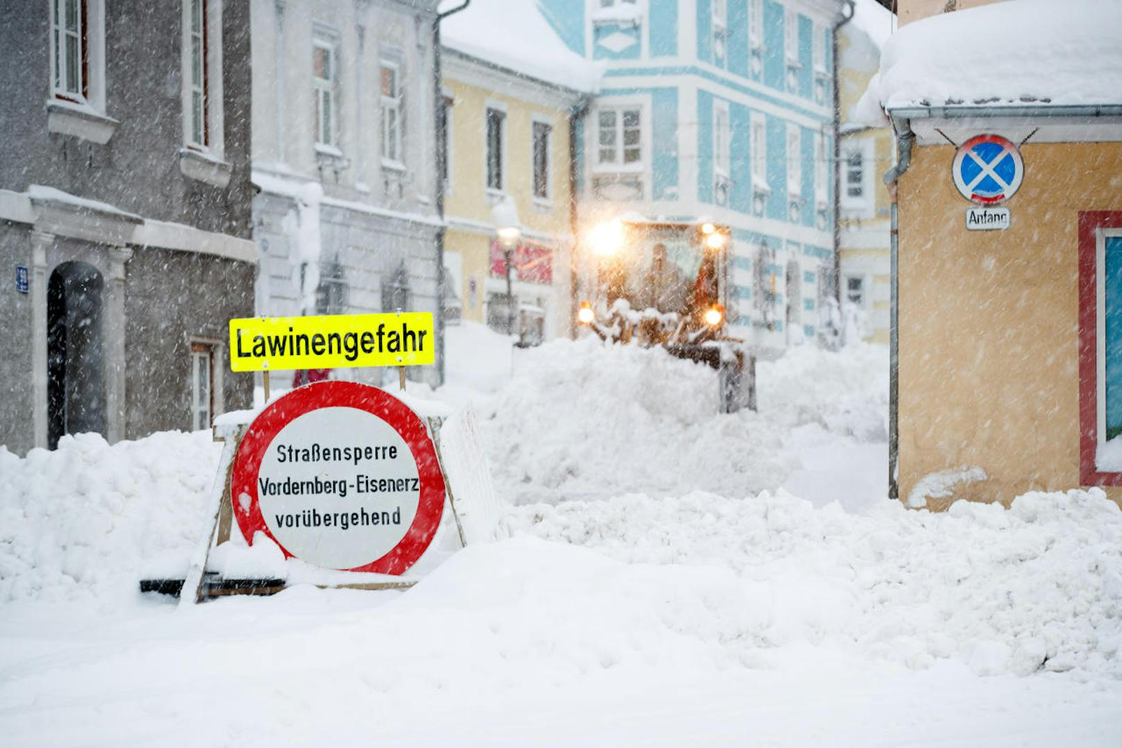 Ein Schneeräumungsfahrzeug aufgenommen am 10. Jänner in Vordernberg.