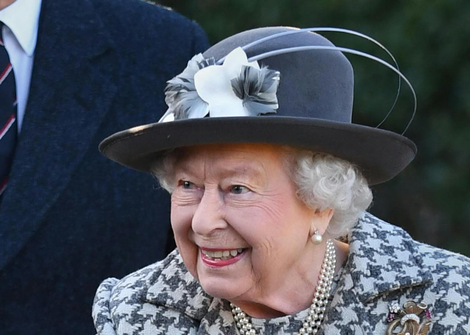 Für die Queen war es der erste offizielle Auftritt seit Prinz Harry und Herzogin Meghan für den Megxit-Wirbel sorgten. Die Monarchin wirkte gelöst.