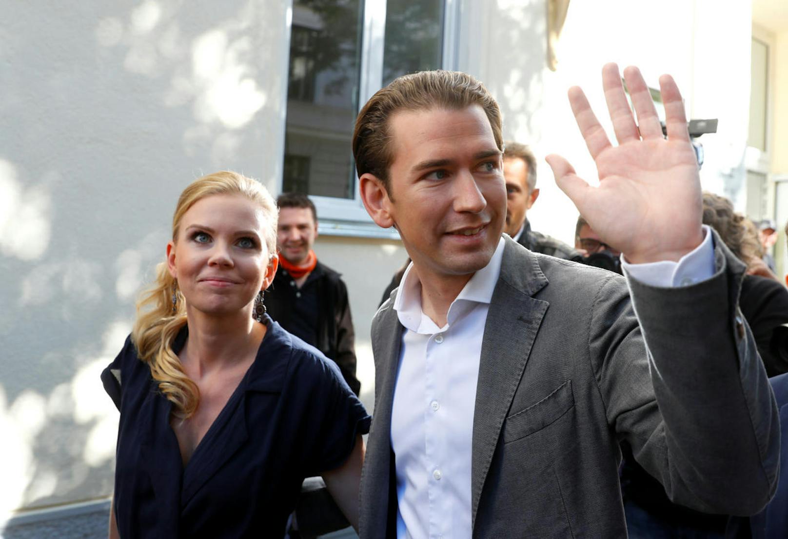 Er ging in Begleitung seiner Freundin Susanne Thier zur Stimmabgabe.