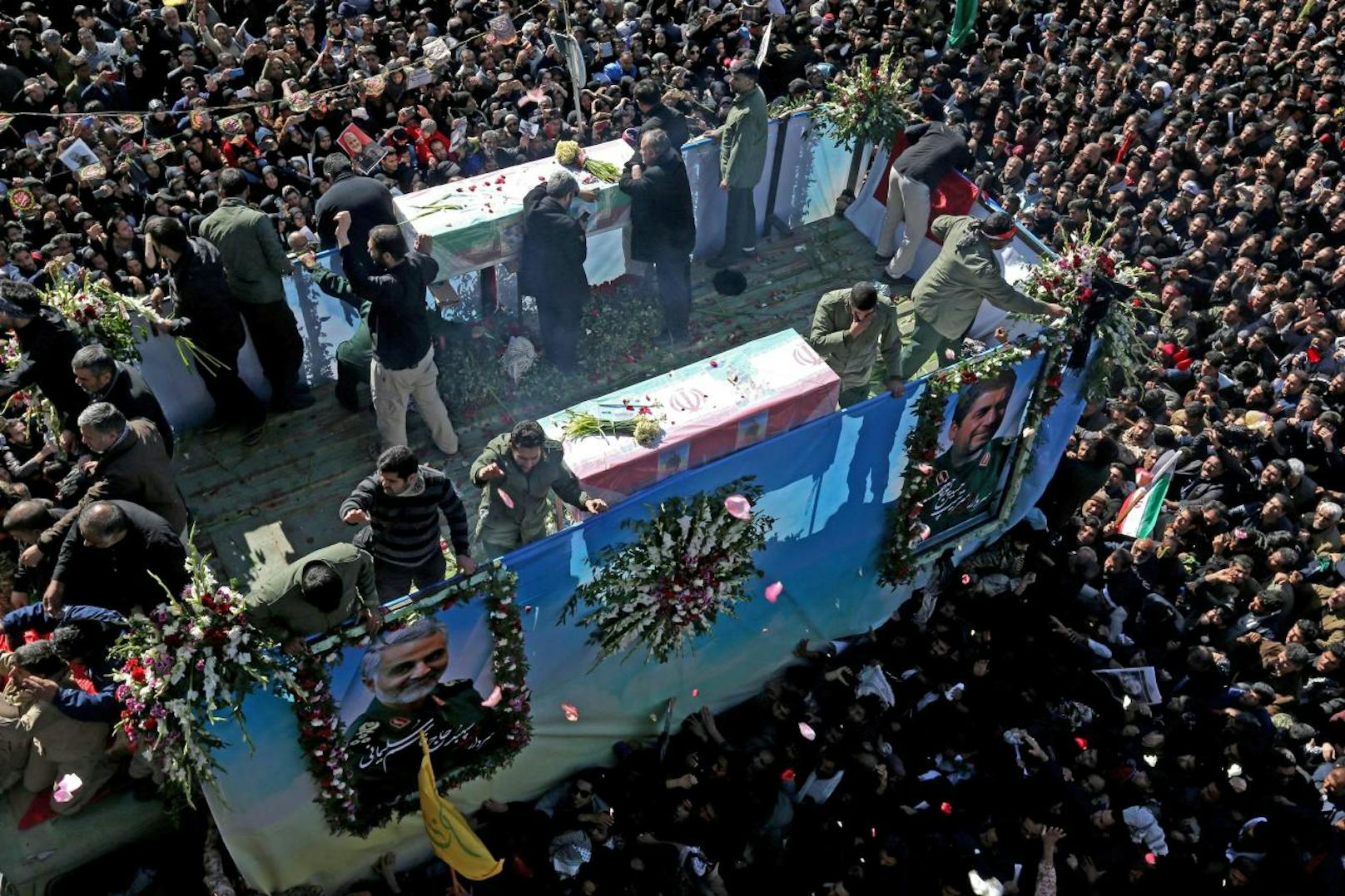 Am Dienstag fand in Quassim Soleimanis Heimatstadt Kerman das Begräbnis des Generals statt.