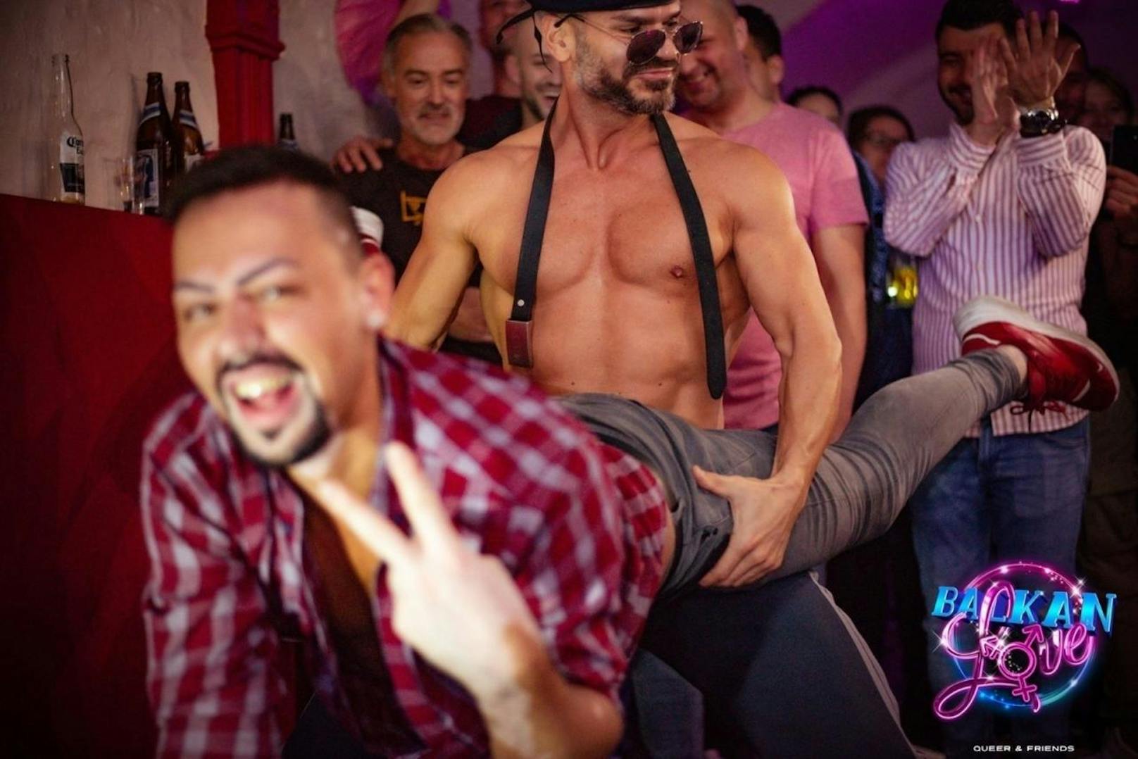 Divna Fischer ist einer der bekanntesten Partygänger in der ganzen Gay-Community.