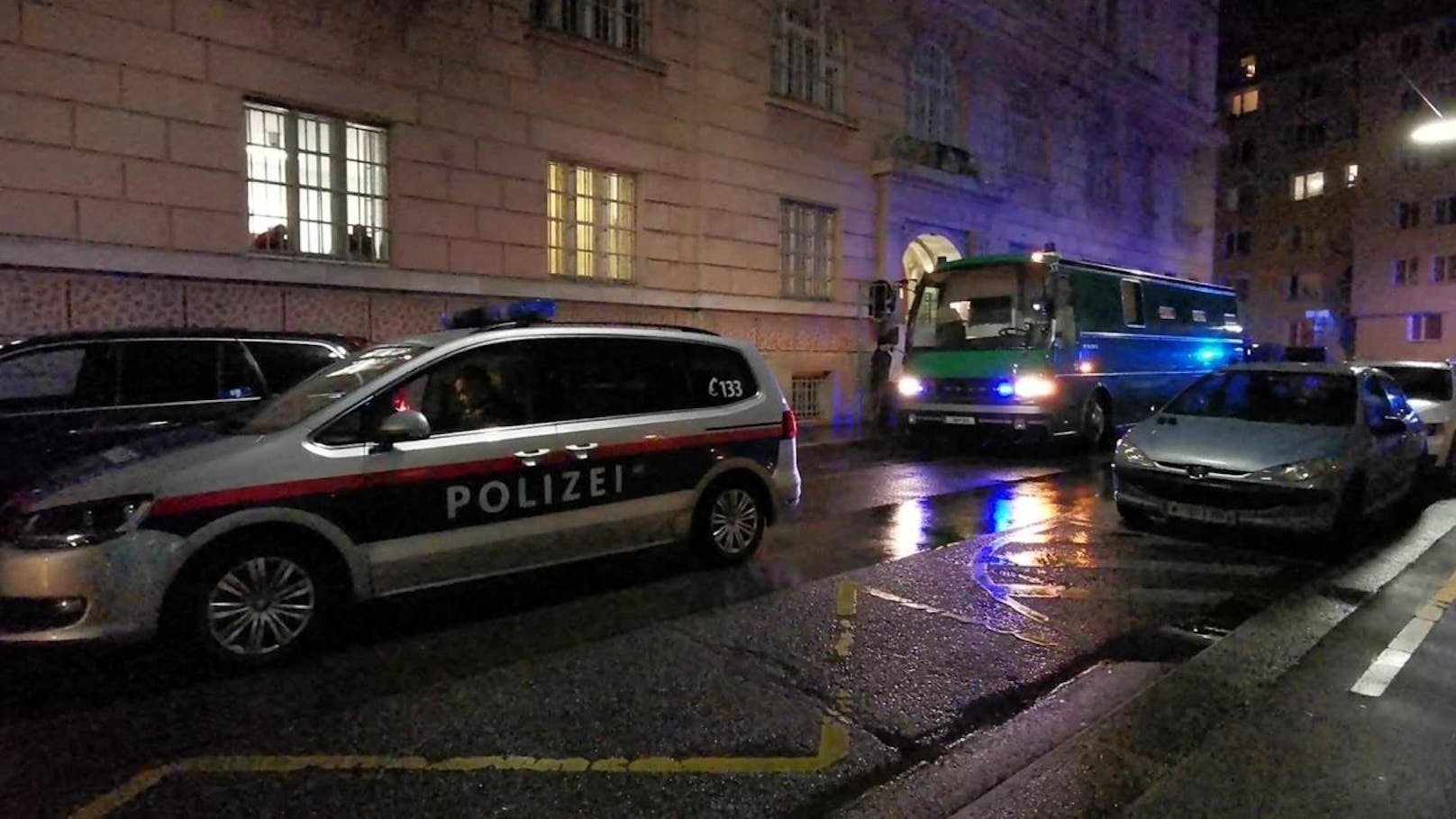 Die Einsatzkräfte rückten gegen 18.30 Uhr zu einem Brand in einer Zelle in die Justizanstalt Mittersteig in Wien-Margareten aus.