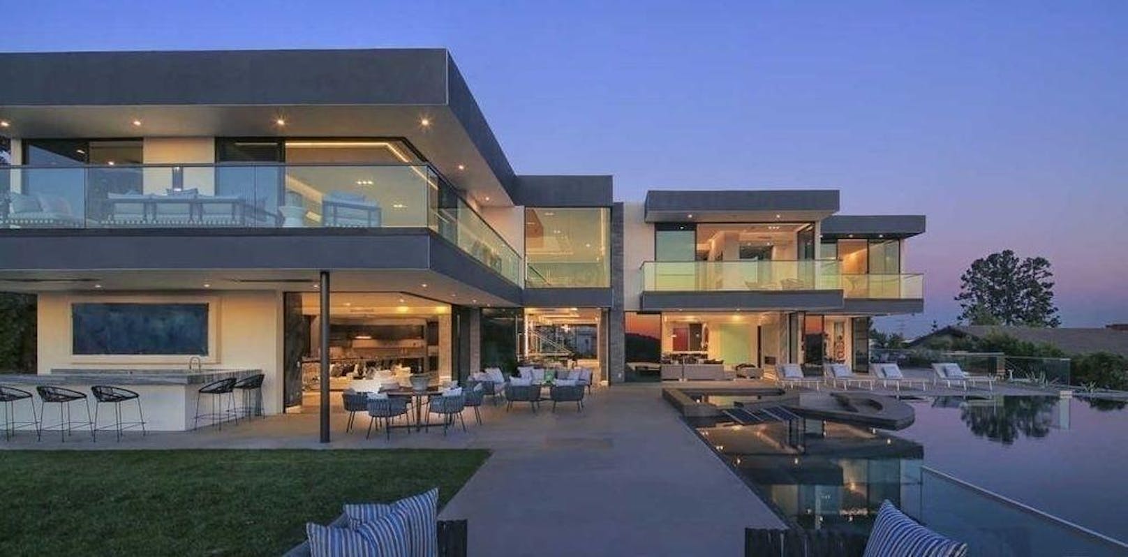 Vor kurzem hat er im Stadtteil Bel Air in Los Angeles eine Villa für über 15 Millionen Dollar gekauft.