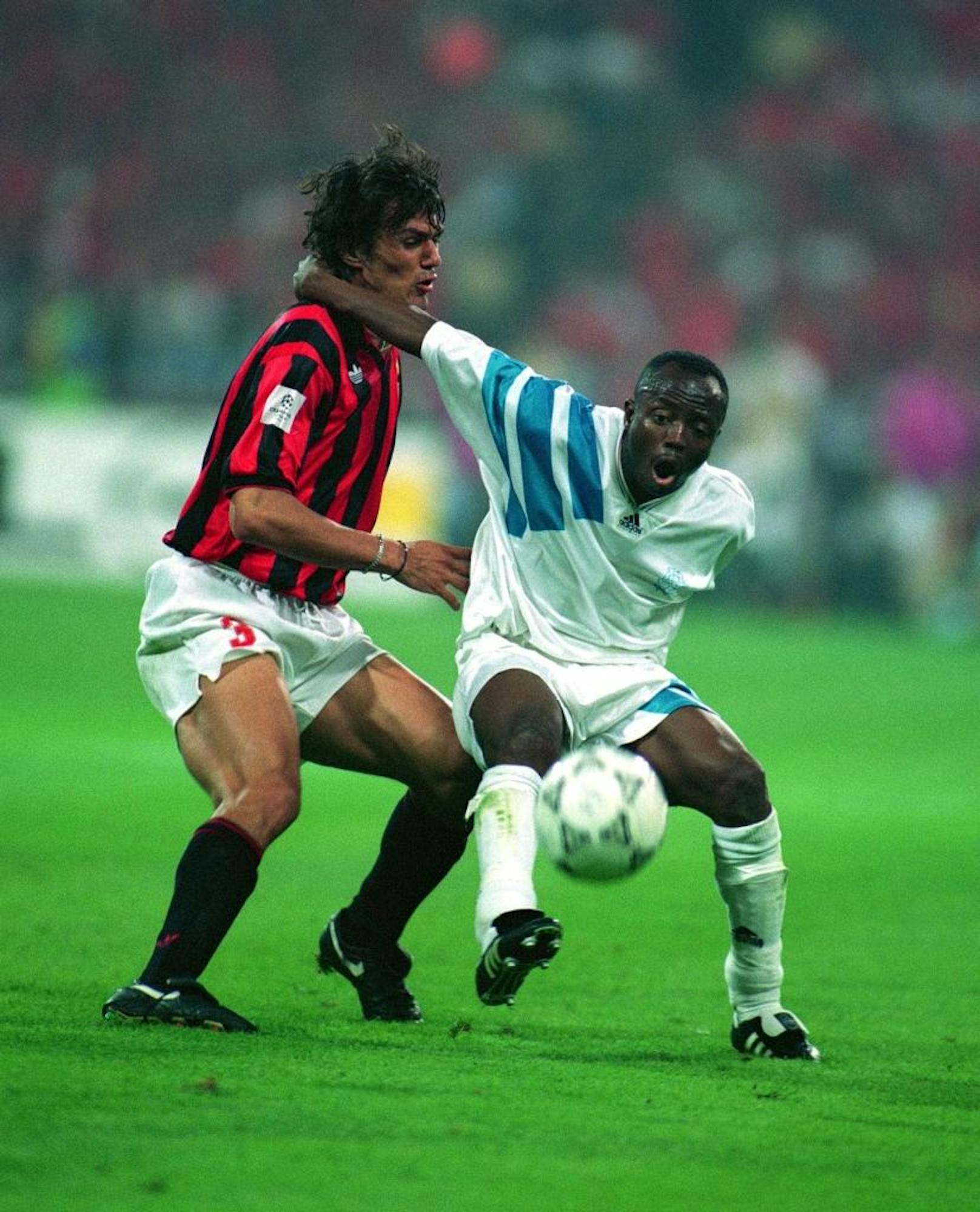 Im Jahr 1992 löste die Champions League den Europapokal der Landesmeister ab. Das erste Finale stieg am 26. Mai 1993 im Münchner Olympiastadion. Marseille besiegte den AC Milan mit 1:0. Das Goldtor erzielte Basile Boli.