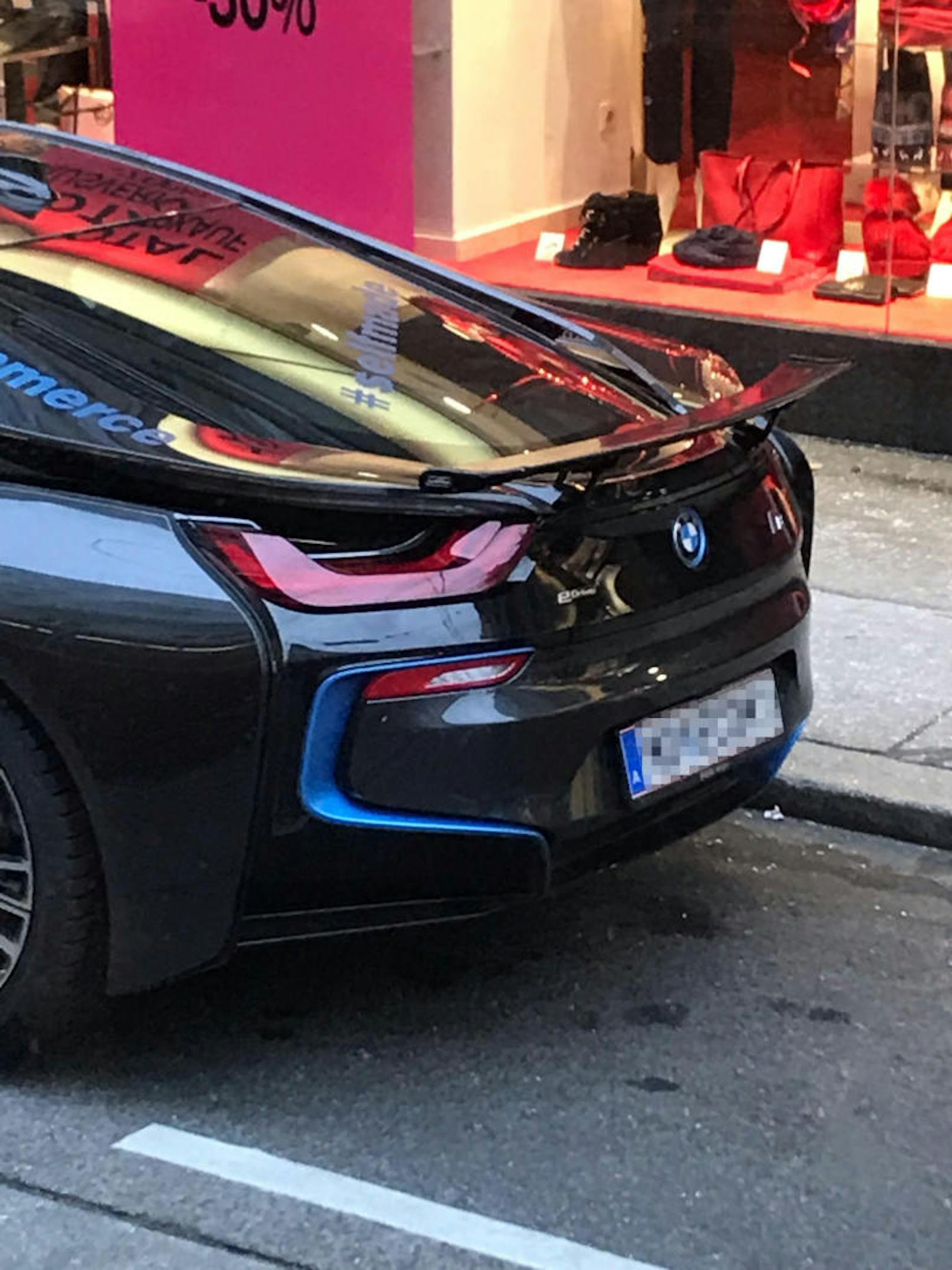 Der BMW i8 wurde in Wien-Währing gefunden.