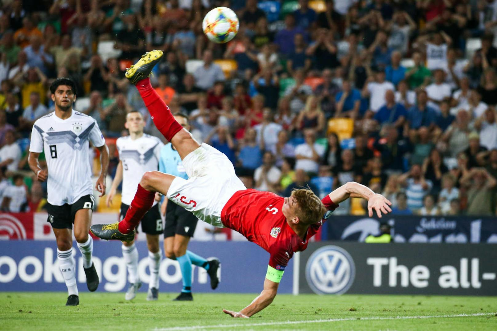 Österreichs U21-Nationalteam qualifizierte sich erstmals für eine EM-Endrunde. Beim Turnier in Italien gab es einen 2:0-Sieg gegen Serbien, nach einem 1:3 gegen Dänemark und einem 1:1 gegen Deutschland war aber in der Gruppenphase Schluss.