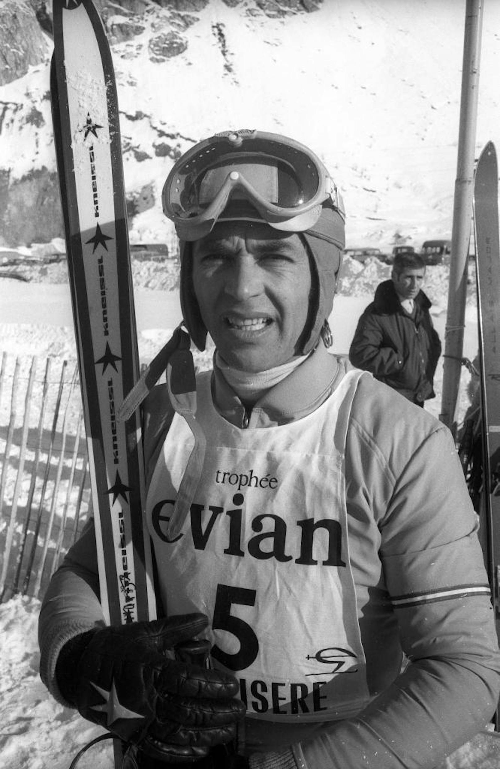 <b>Platz 10: Karl Schranz (3 x Gold, 2 x Silber, 1 x Bronze)</b>
Pech und Drama bei Olympischen Spielen, große Erfolge bei Weltmeisterschaften! Karl Schranz krönte sich 1962 in Chamonix zum Doppel-Weltmeister (Abfahrt, Kombi). Zum "Drüberstreuen" holte er Silber im Riesentorlauf. 1964 in Innsbruck schwang er erneut als RTL-Vize-Weltmeister ab. 1966 in Portillo holte Schranz RTL-Bronze, ehe er 1970 in Gröden noch mal Weltmeister in der technischen Disziplin wurde.