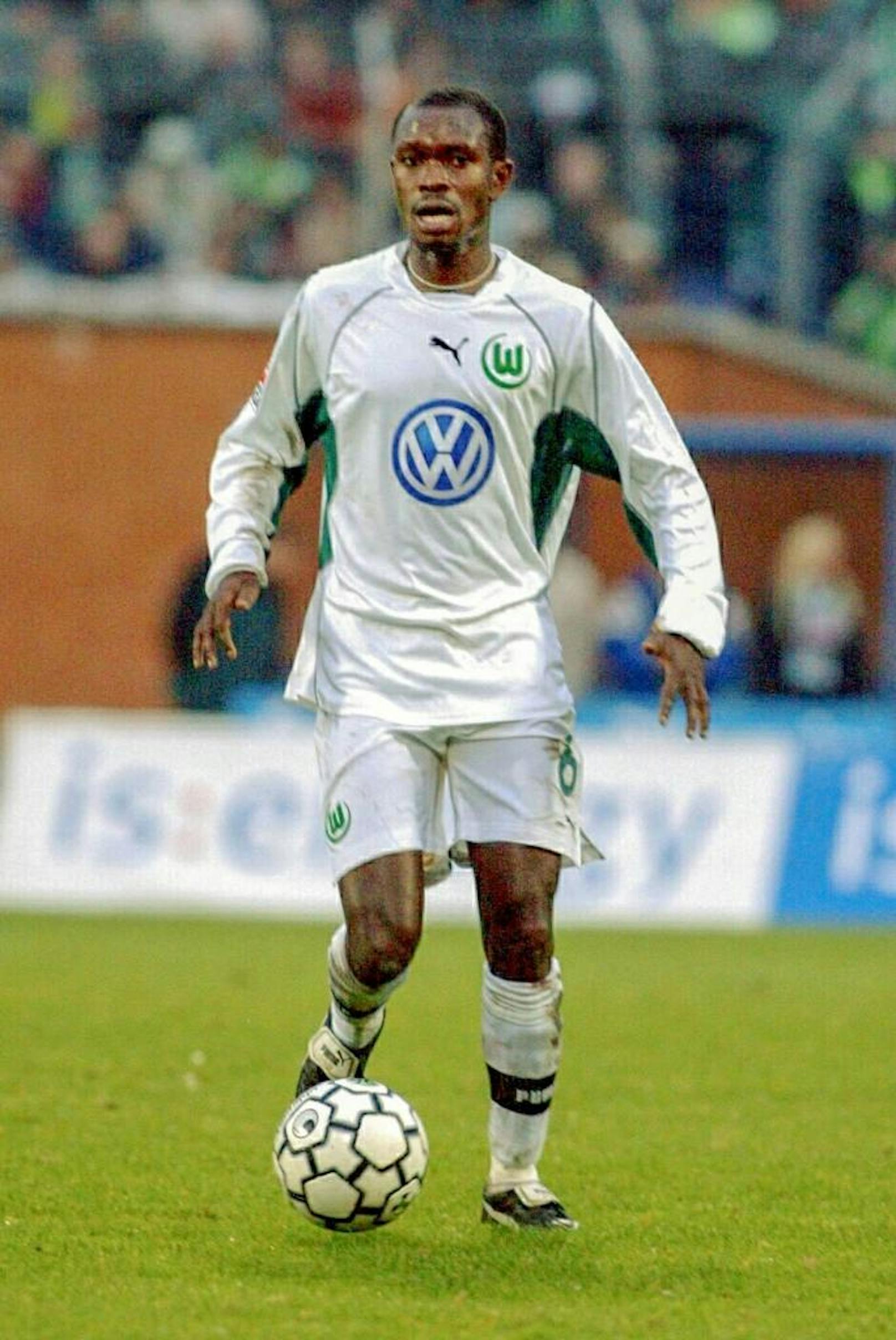 Wolfsburg-Spieler Charles Akonnor rammte sich 2001 eine Autoantenne in die Nase. Um die Blutung zu stoppen, nahm er ein Medikament, das allerdings auf der Dopingliste stand. Er wurde für drei Spiele gesperrt. 