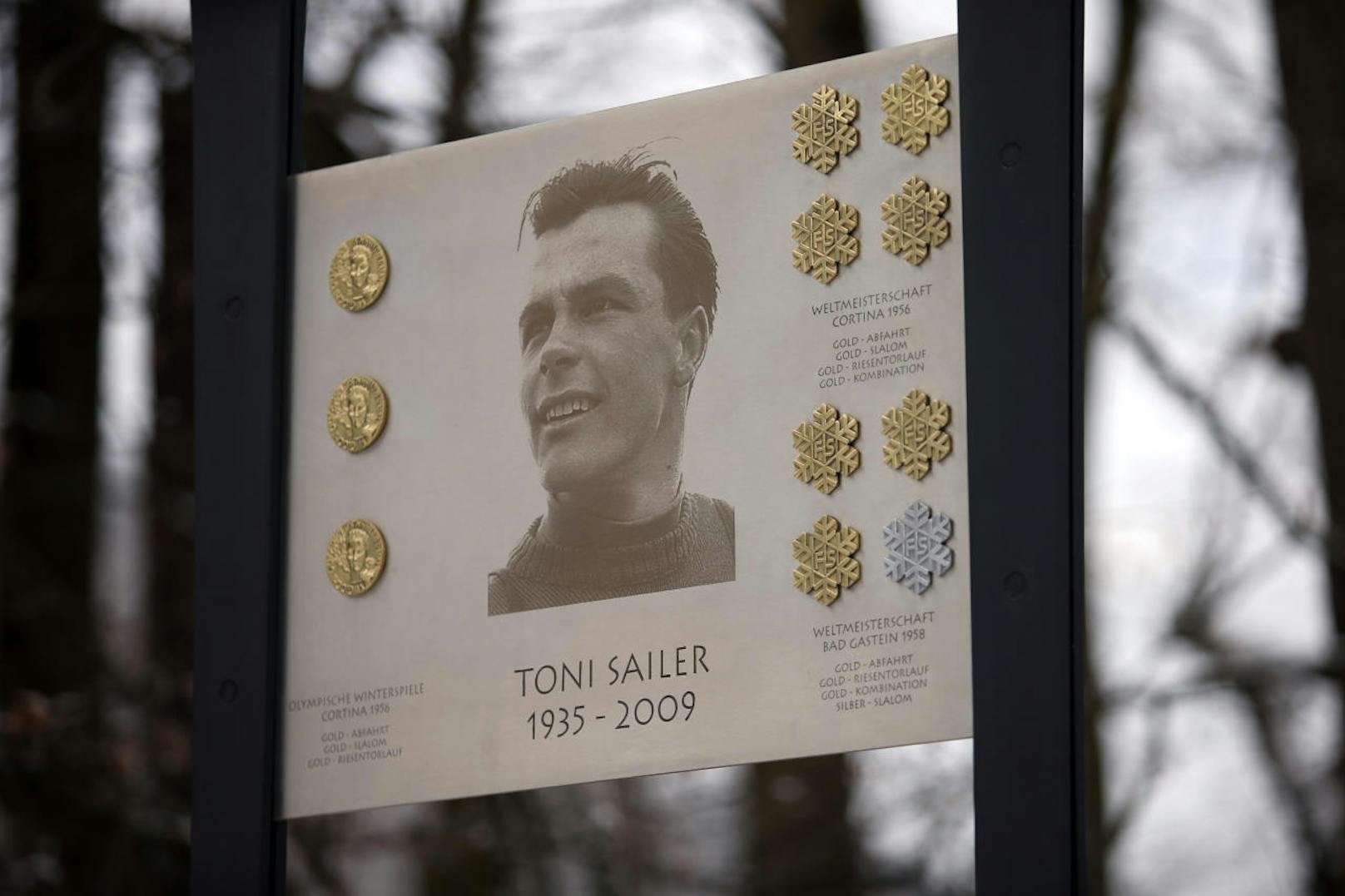 <b>Platz 1: Toni Sailer (7 x Gold, 1 x Silber, 0 x Bronze)</b>
Der Größte bei Weltmeisterschaften ist somit Toni Sailer mit insgesamt sieben Einzel-Titeln. 1956 räumte er in Cortina groß ab, gewann Abfahrt, Slalom, Kombi und Riesentorlauf. 1958 in Bad Gastein fuhr er in der Abfahrt, im RTL und in der Kombi allen davon. Im Slalom reichte es immerhin zu Silber.